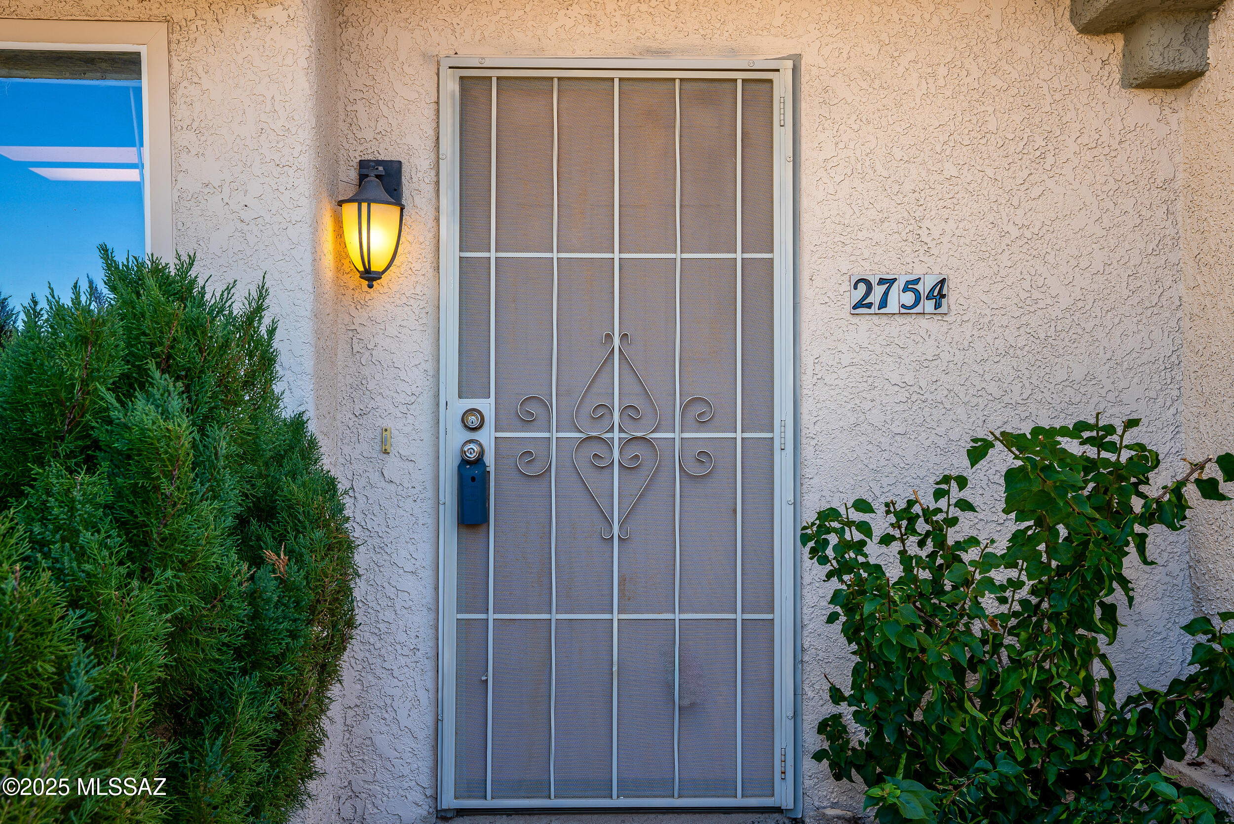 2754 W Avenida Azahar
