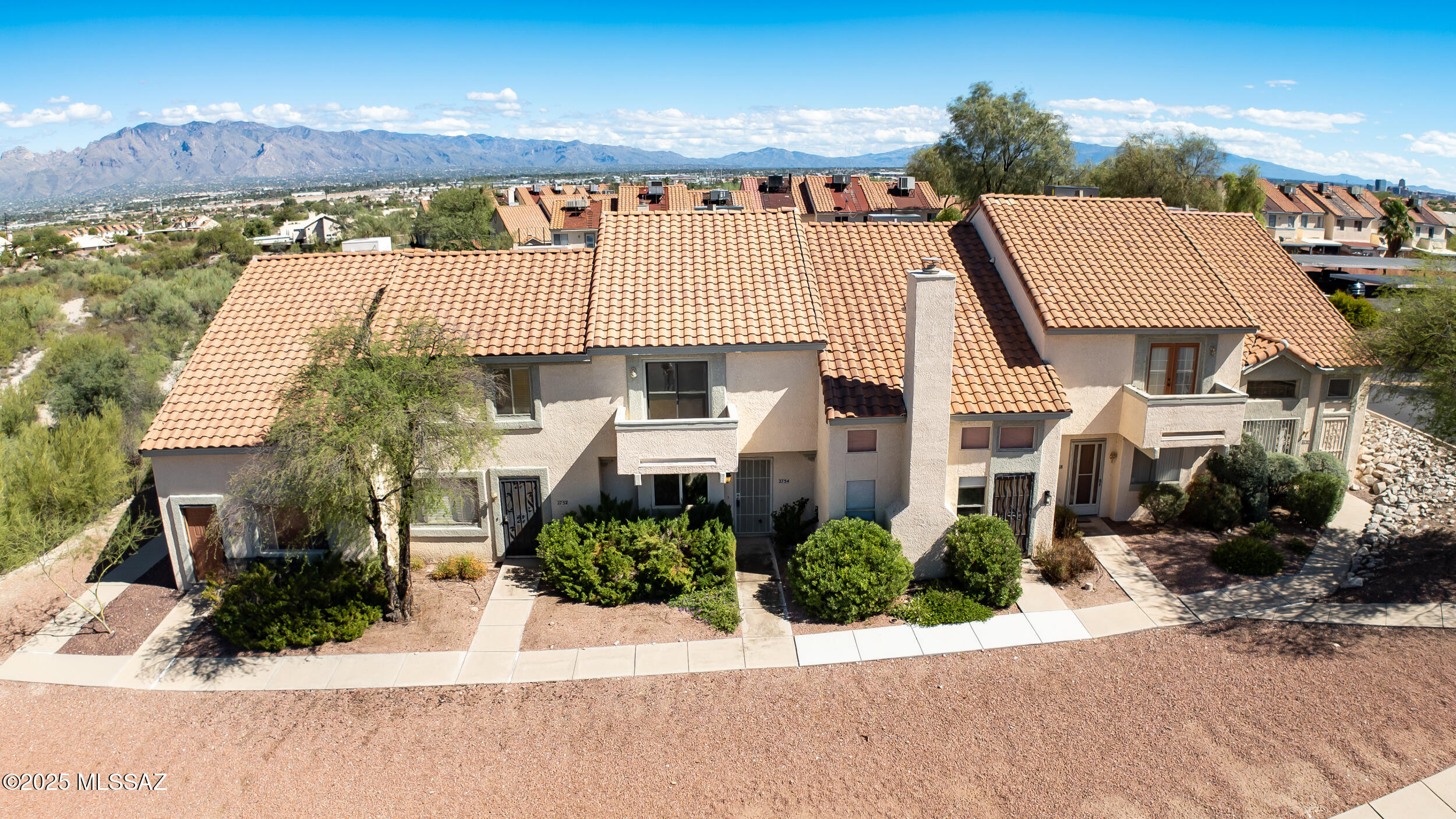 2754 W Avenida Azahar