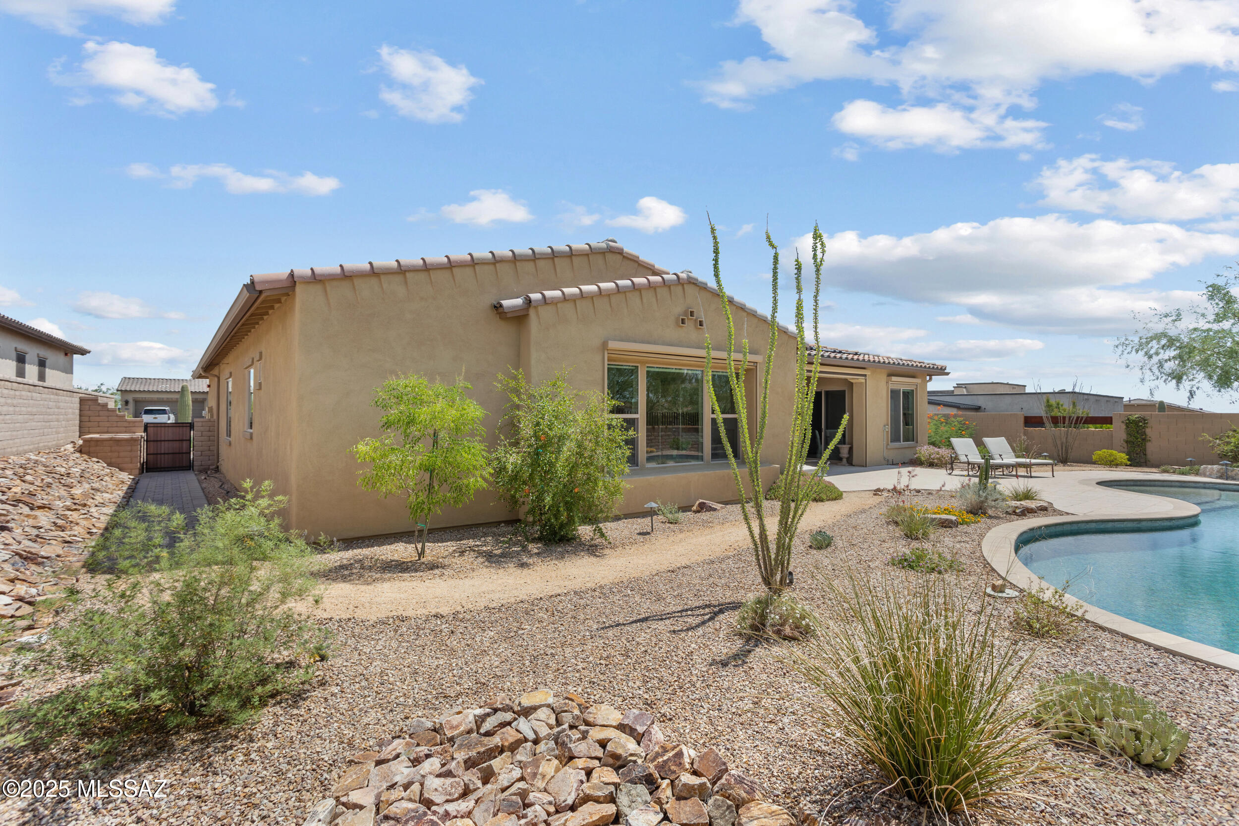 14045 N CROOKED CREEK Drive