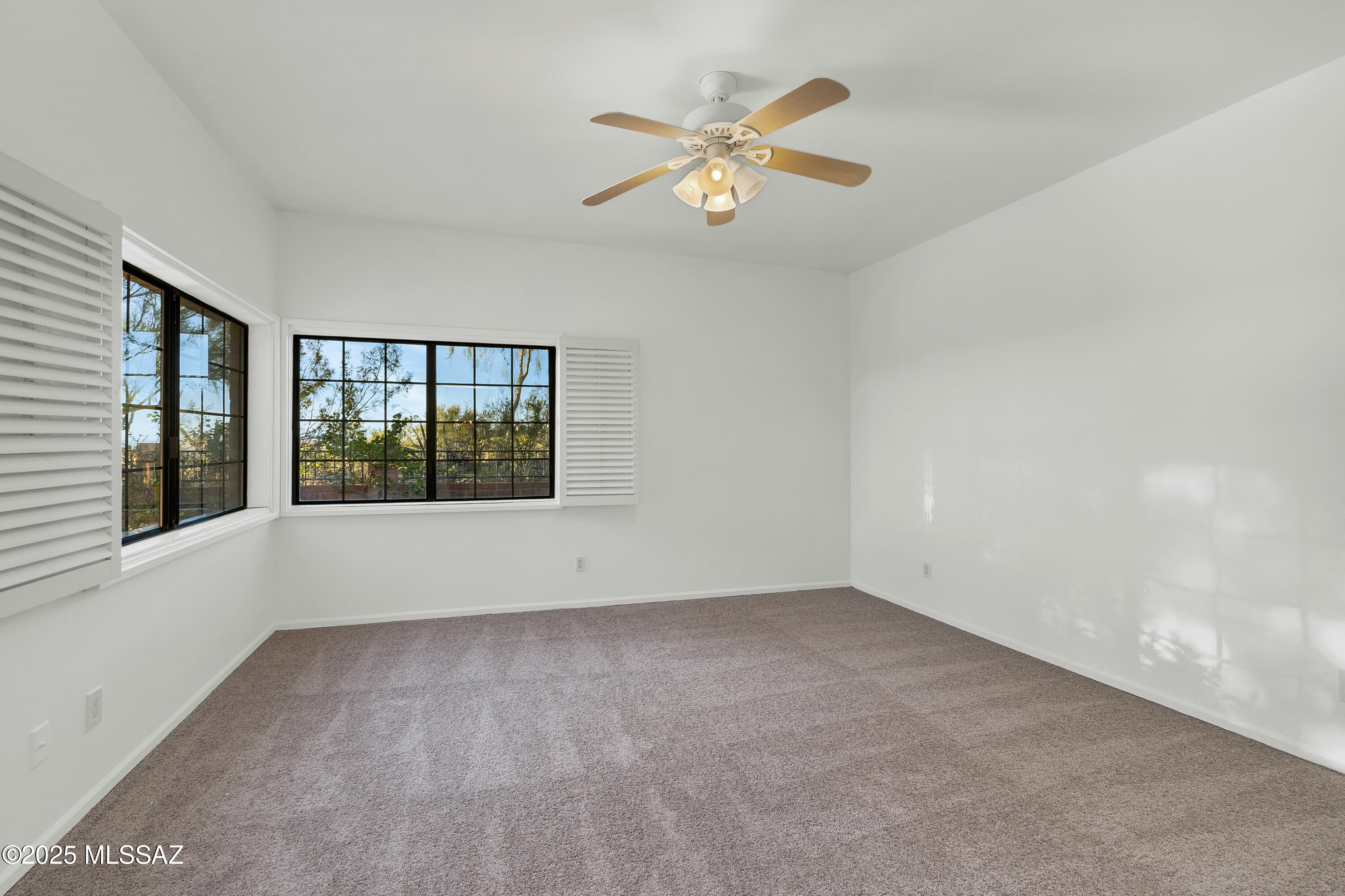 5460 N Paseo Pescado