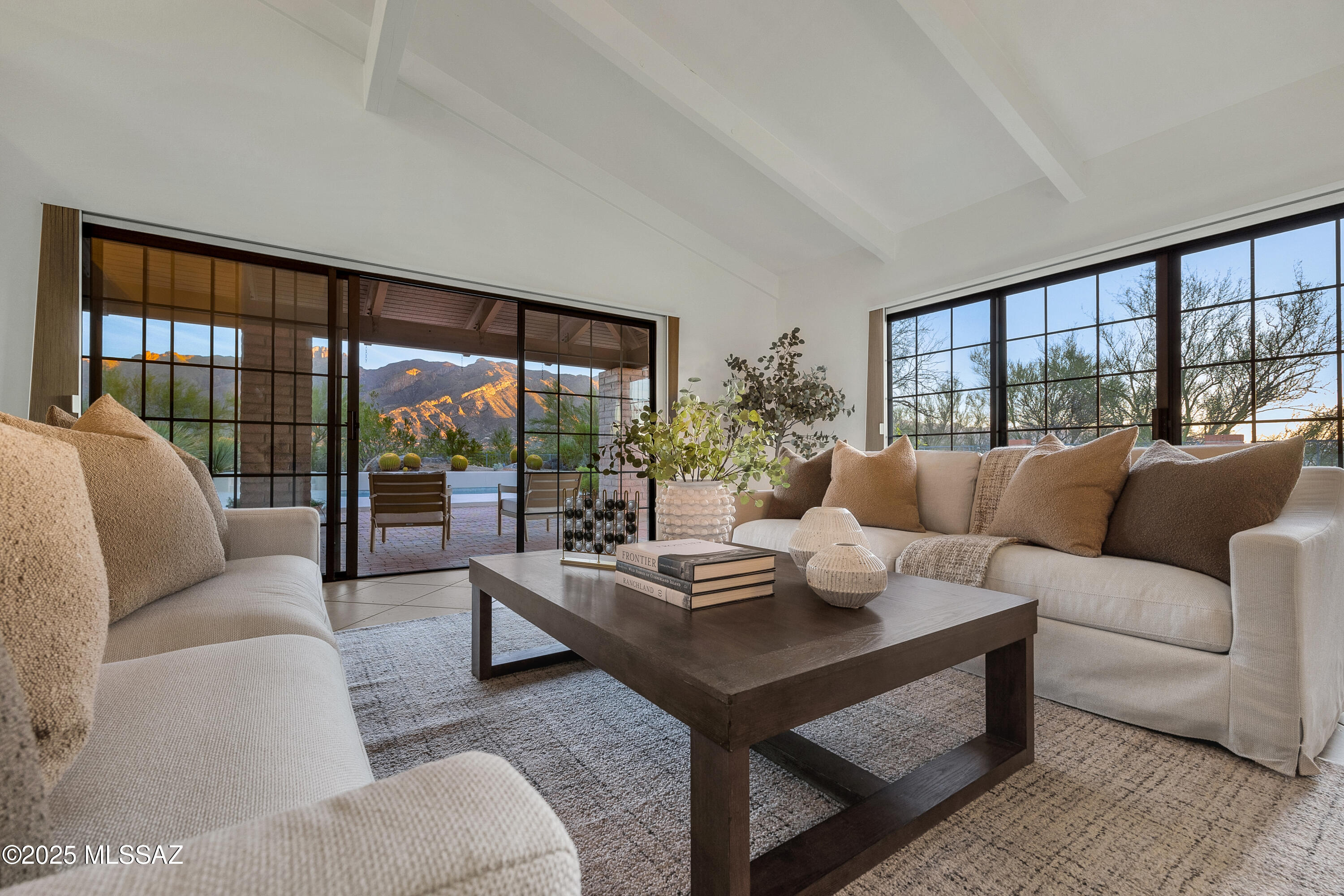 5460 N Paseo Pescado