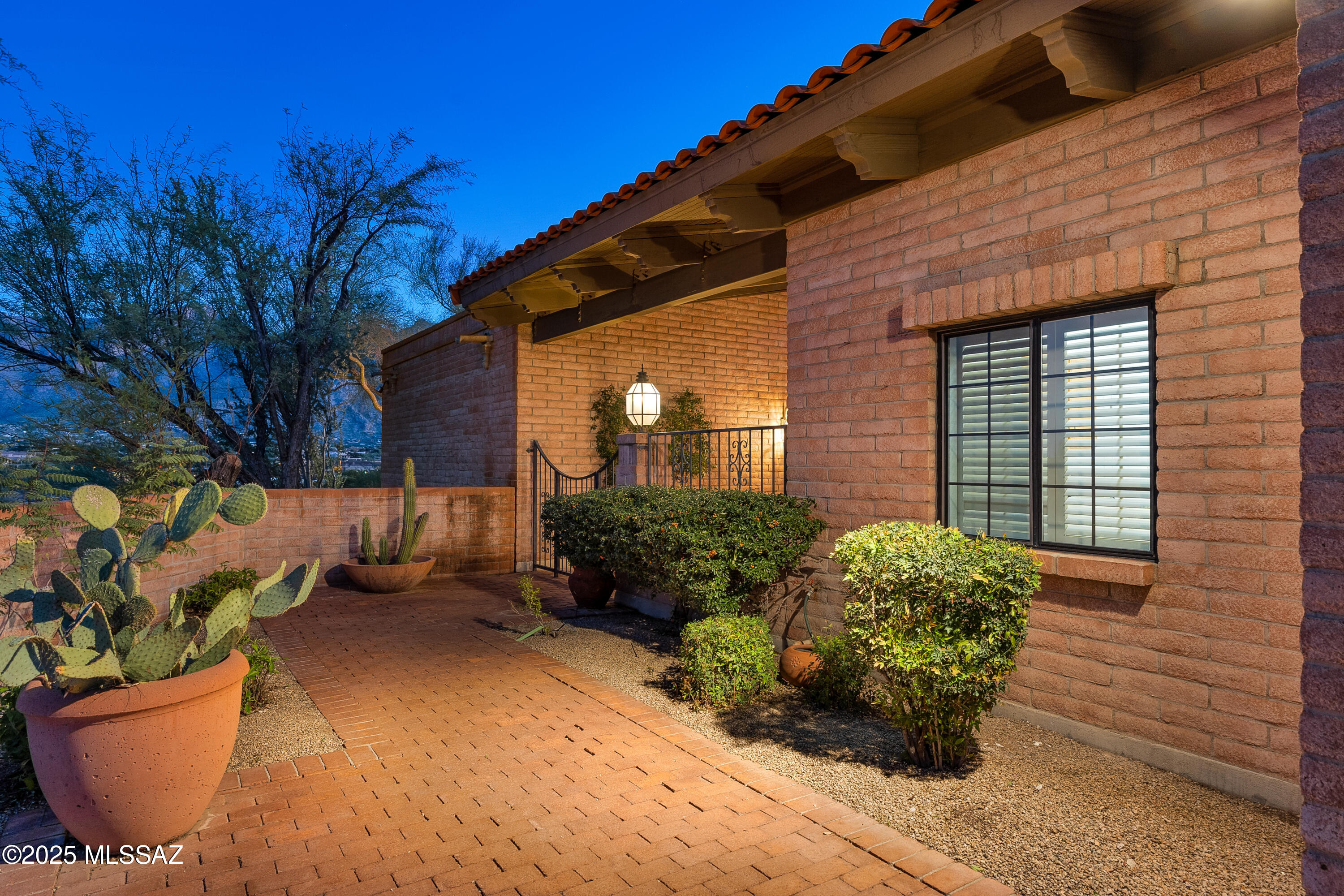 5460 N Paseo Pescado