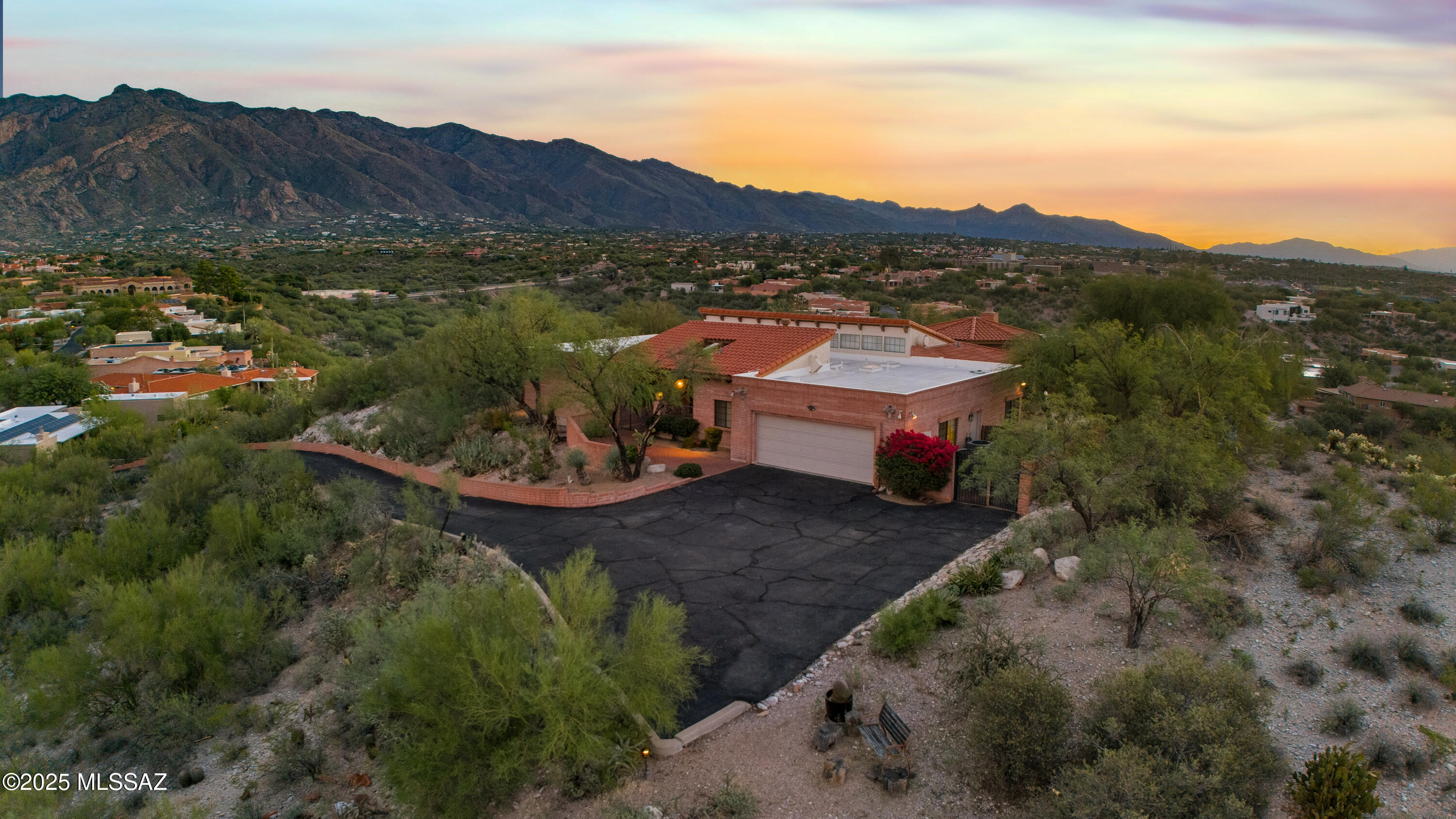 5460 N Paseo Pescado
