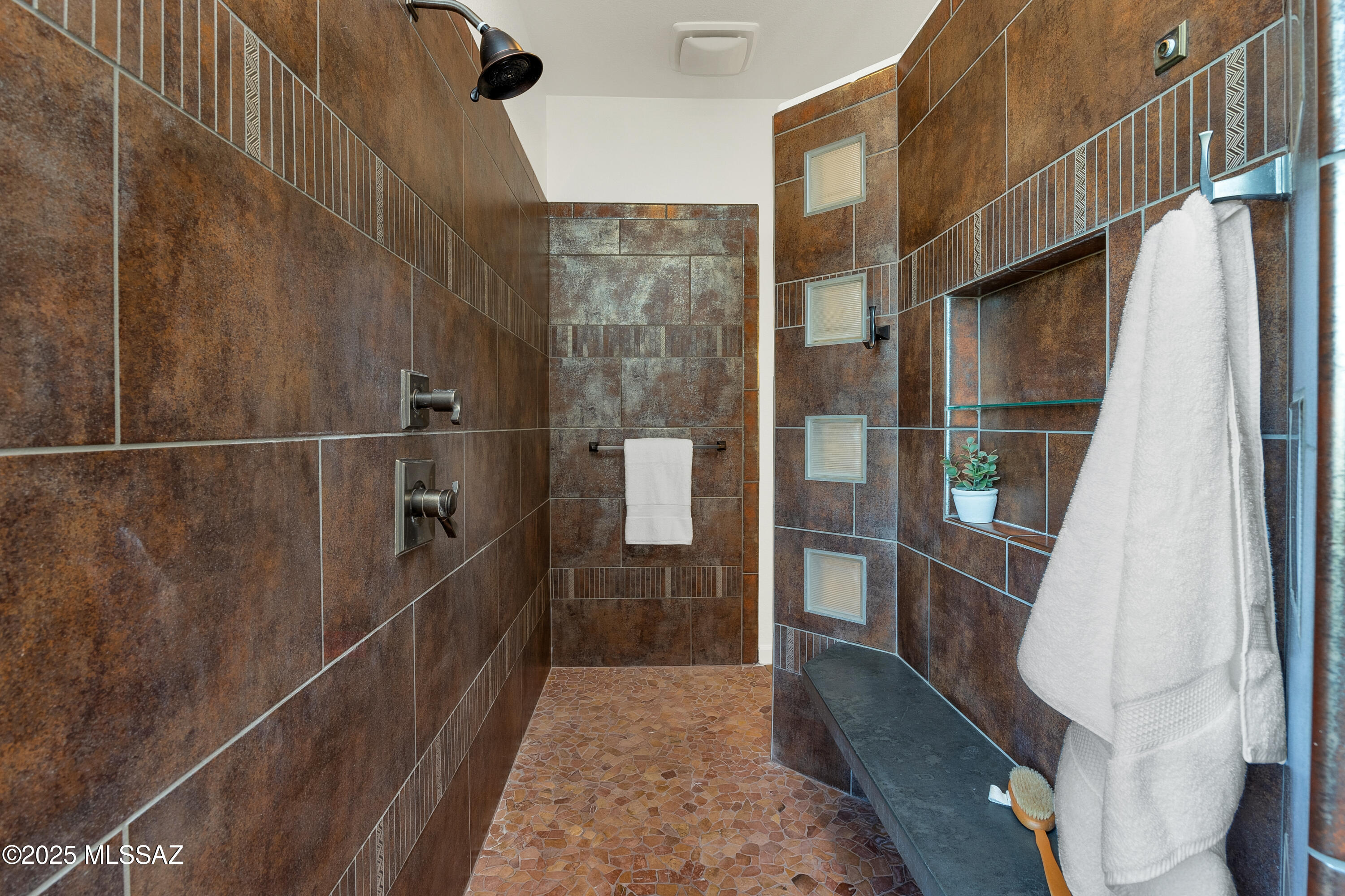 5460 N Paseo Pescado