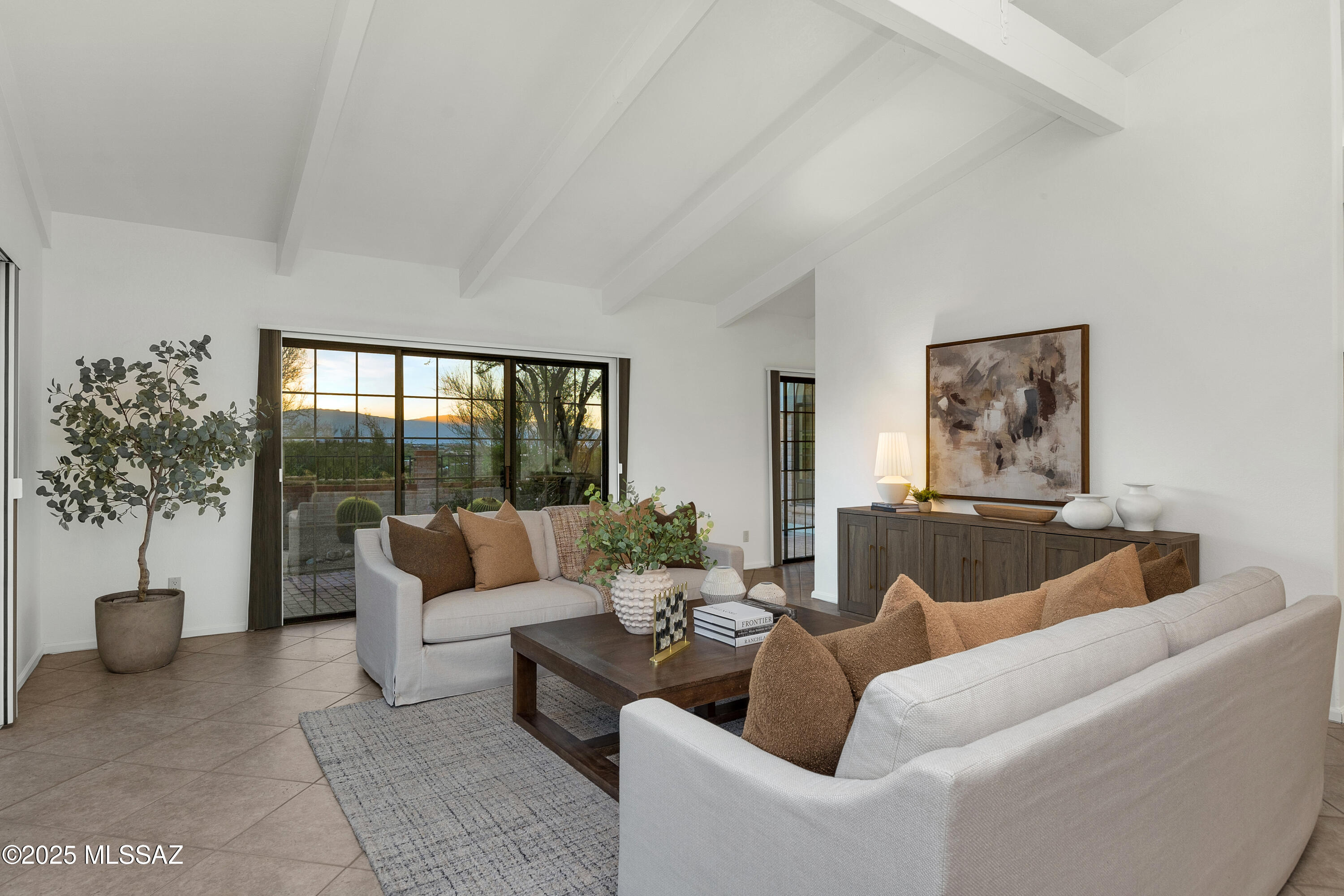 5460 N Paseo Pescado