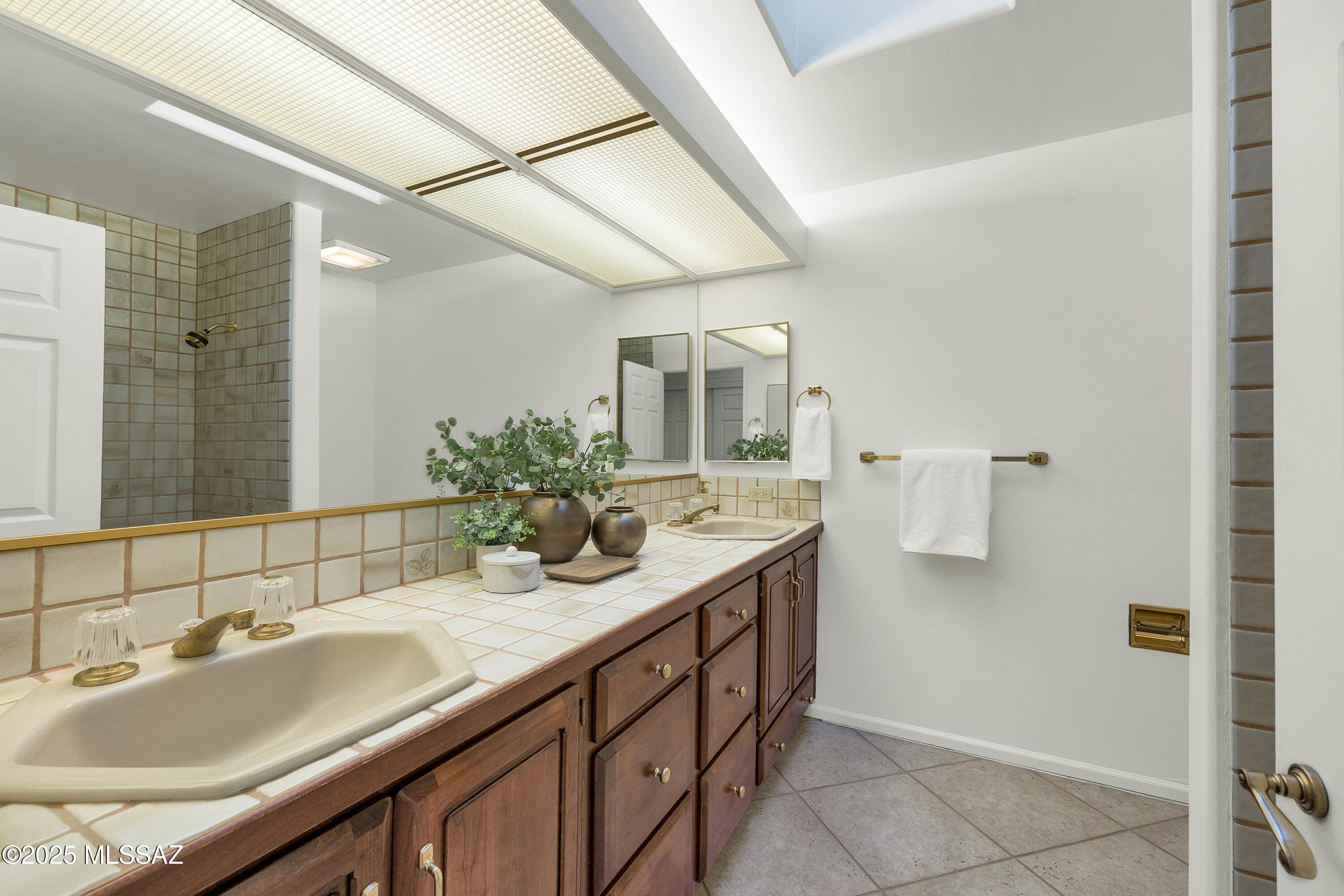 5460 N Paseo Pescado