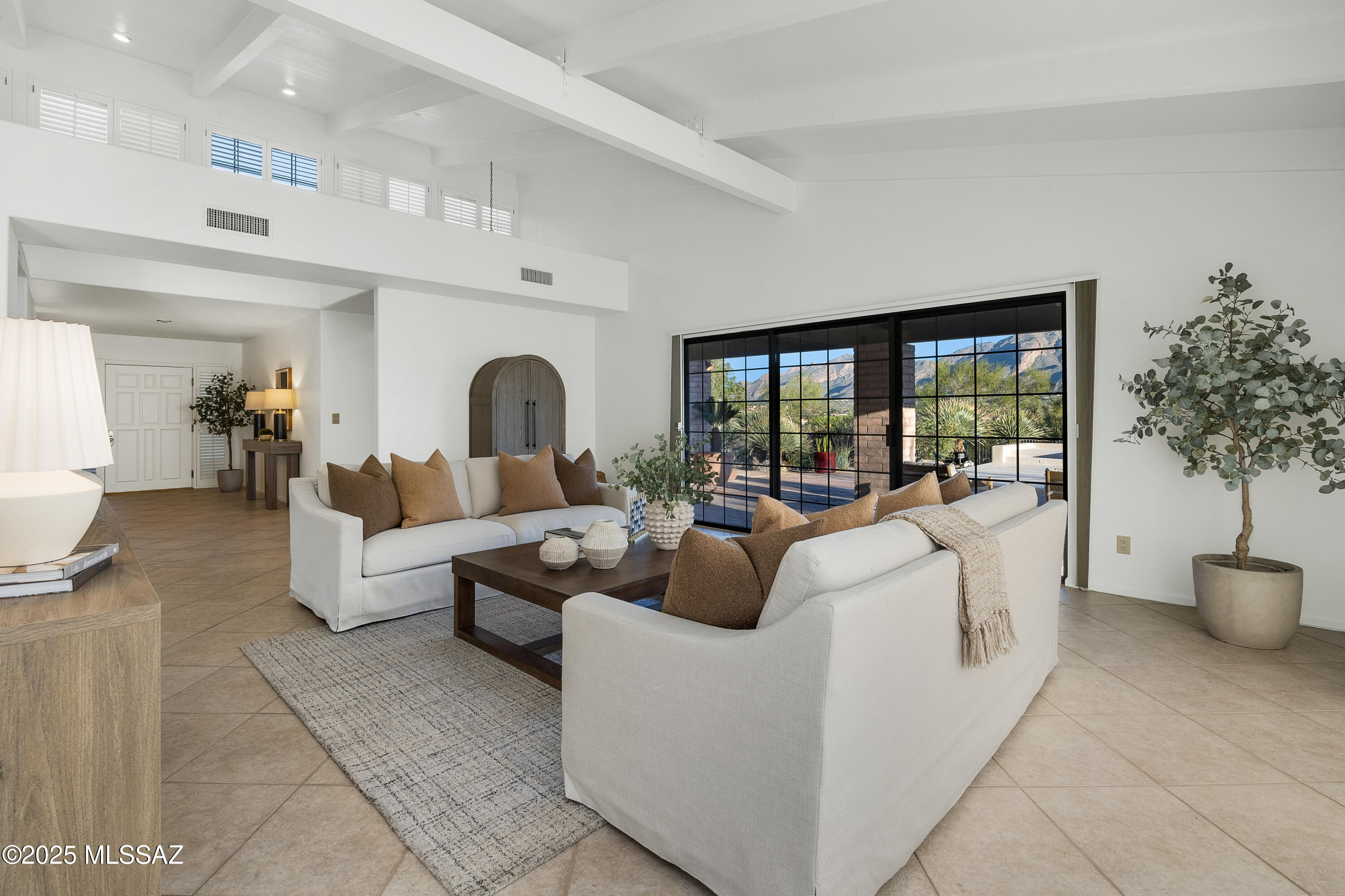 5460 N Paseo Pescado