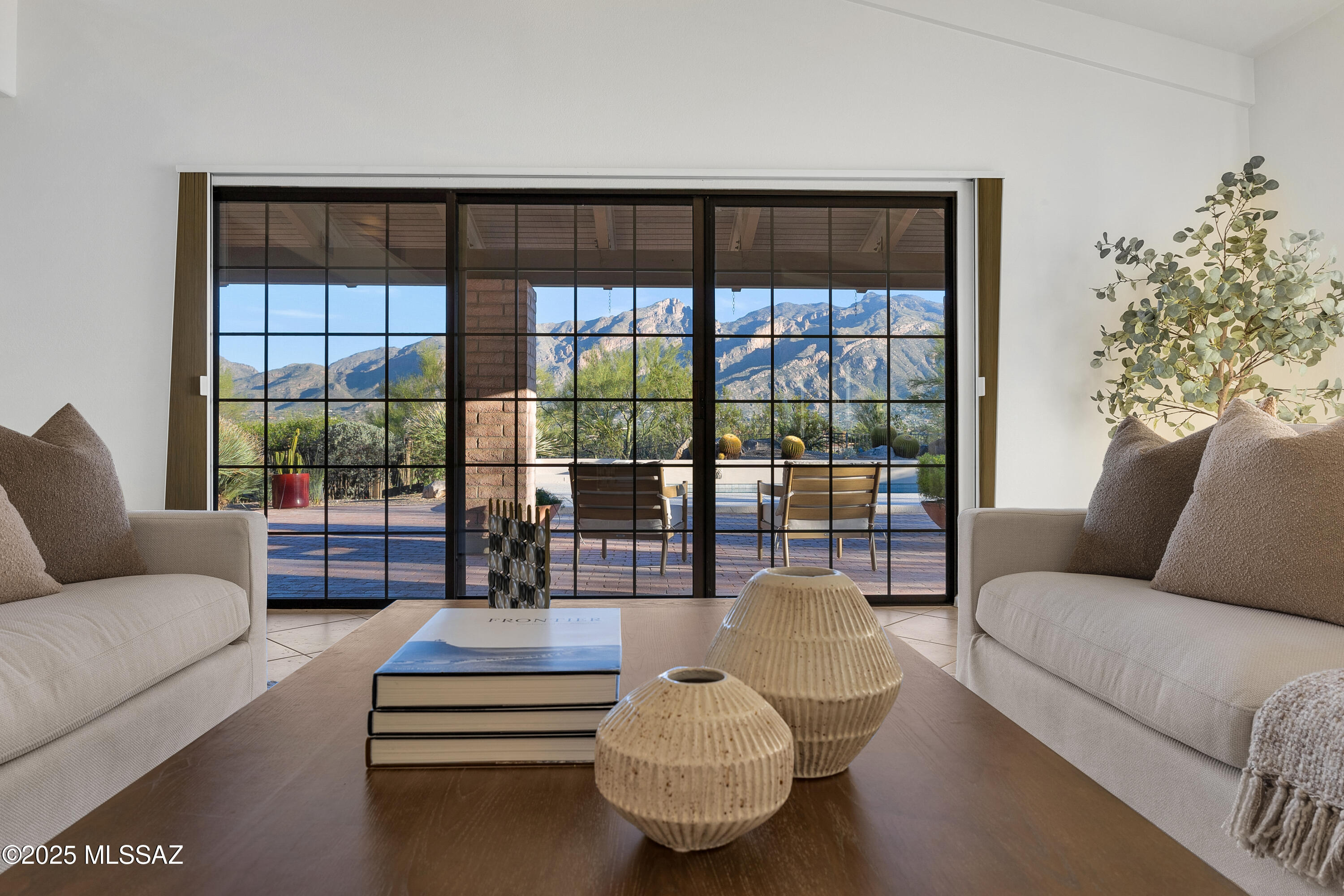 5460 N Paseo Pescado