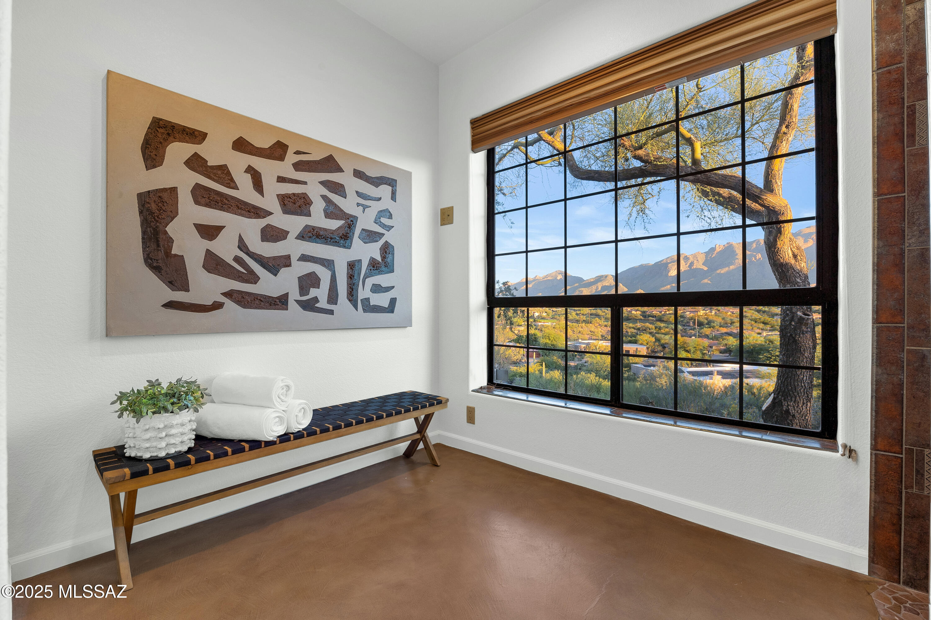 5460 N Paseo Pescado
