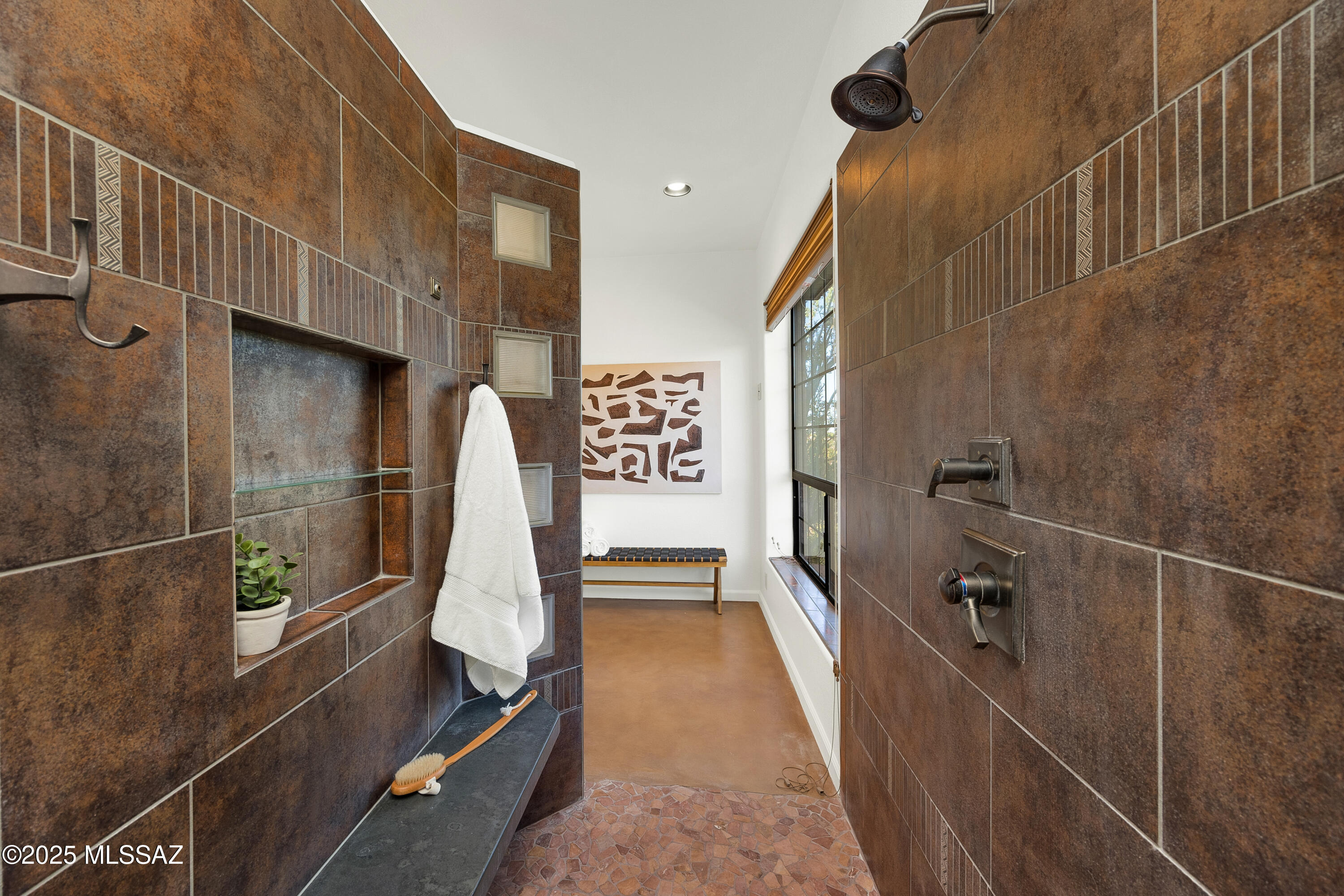 5460 N Paseo Pescado