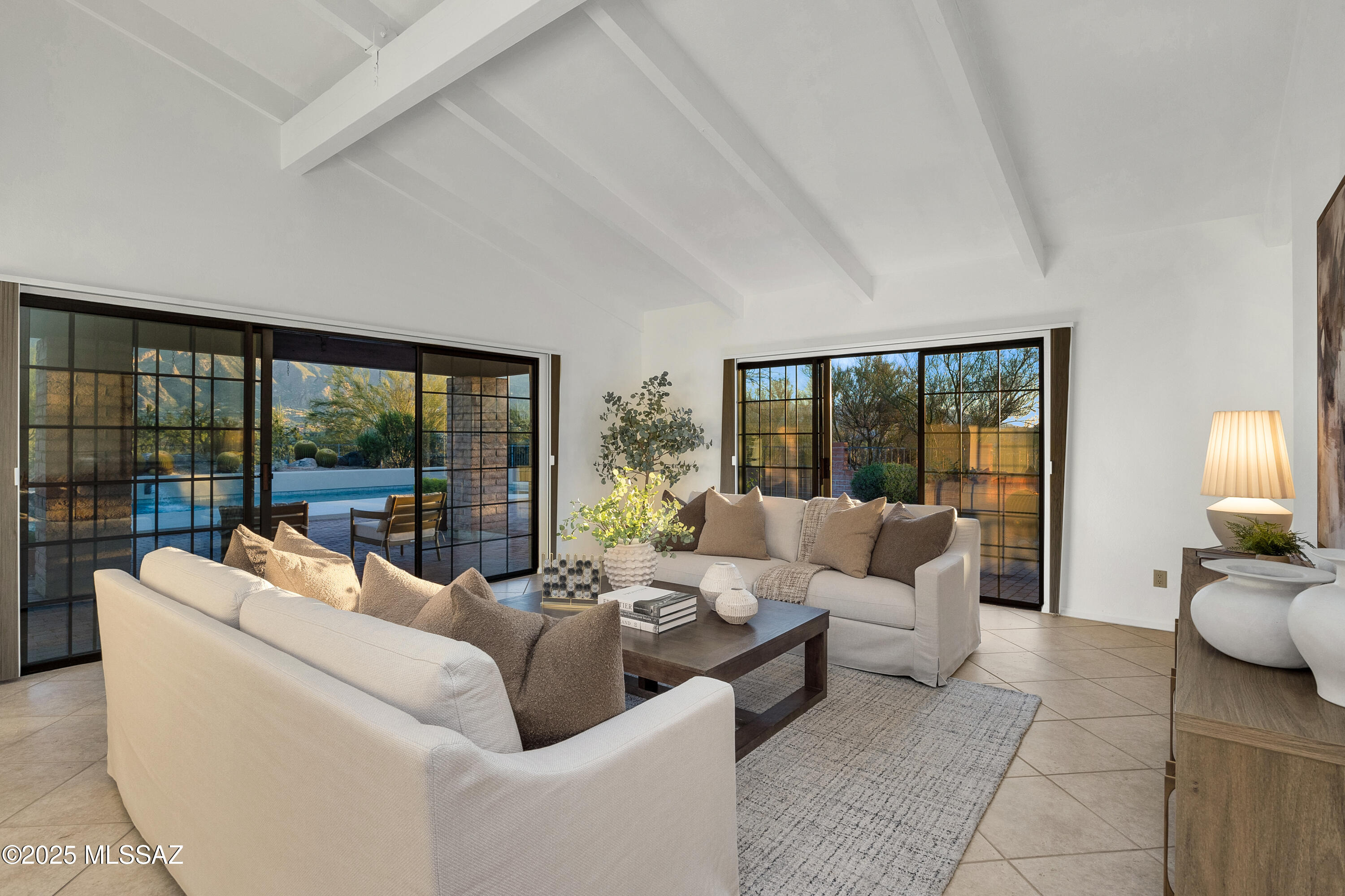 5460 N Paseo Pescado