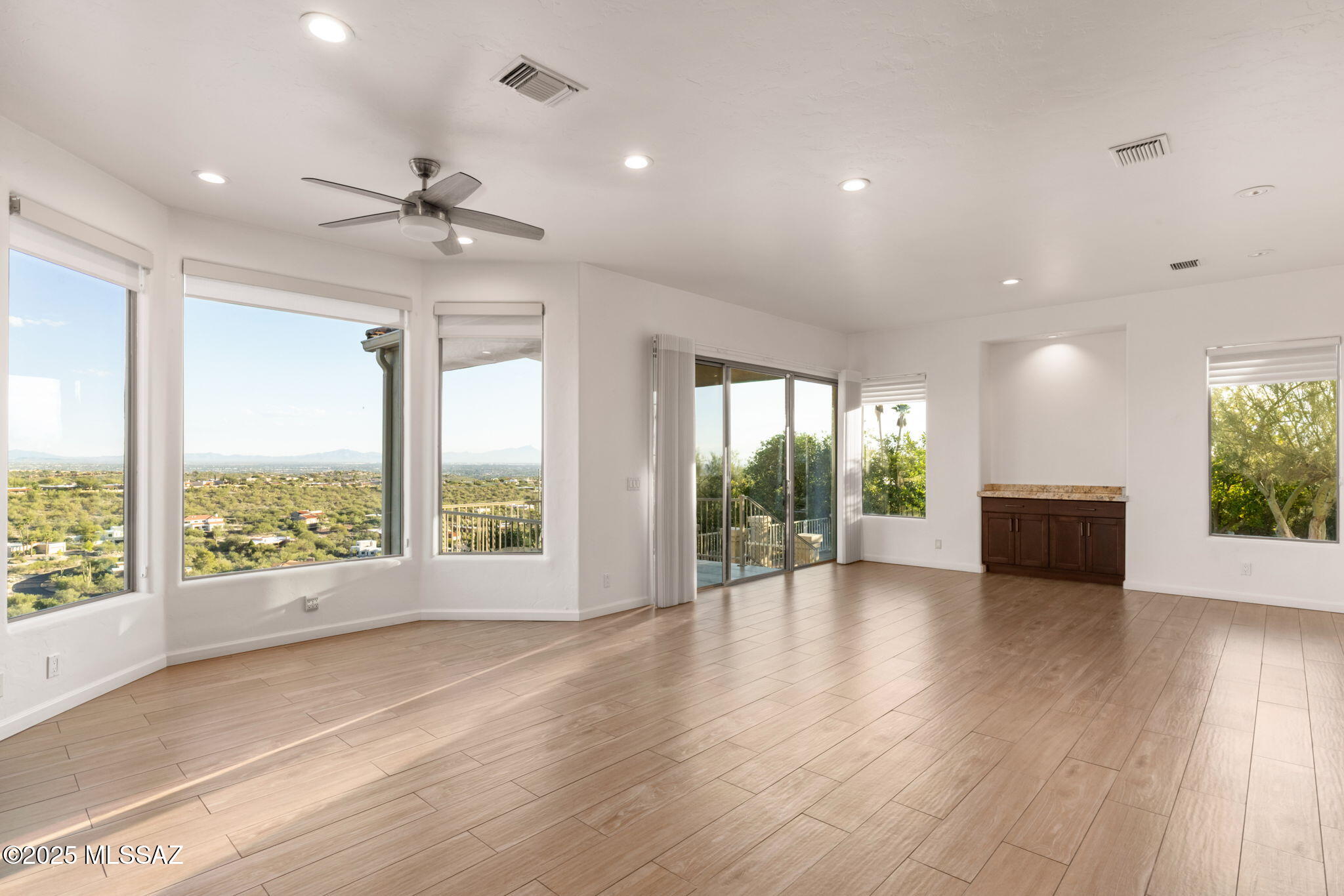 6110 E Paseo Cimarron