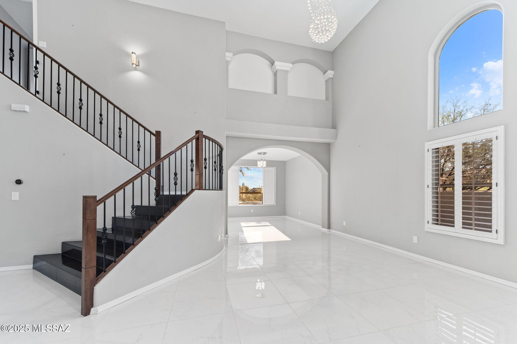 2025 W Golden Rose Place