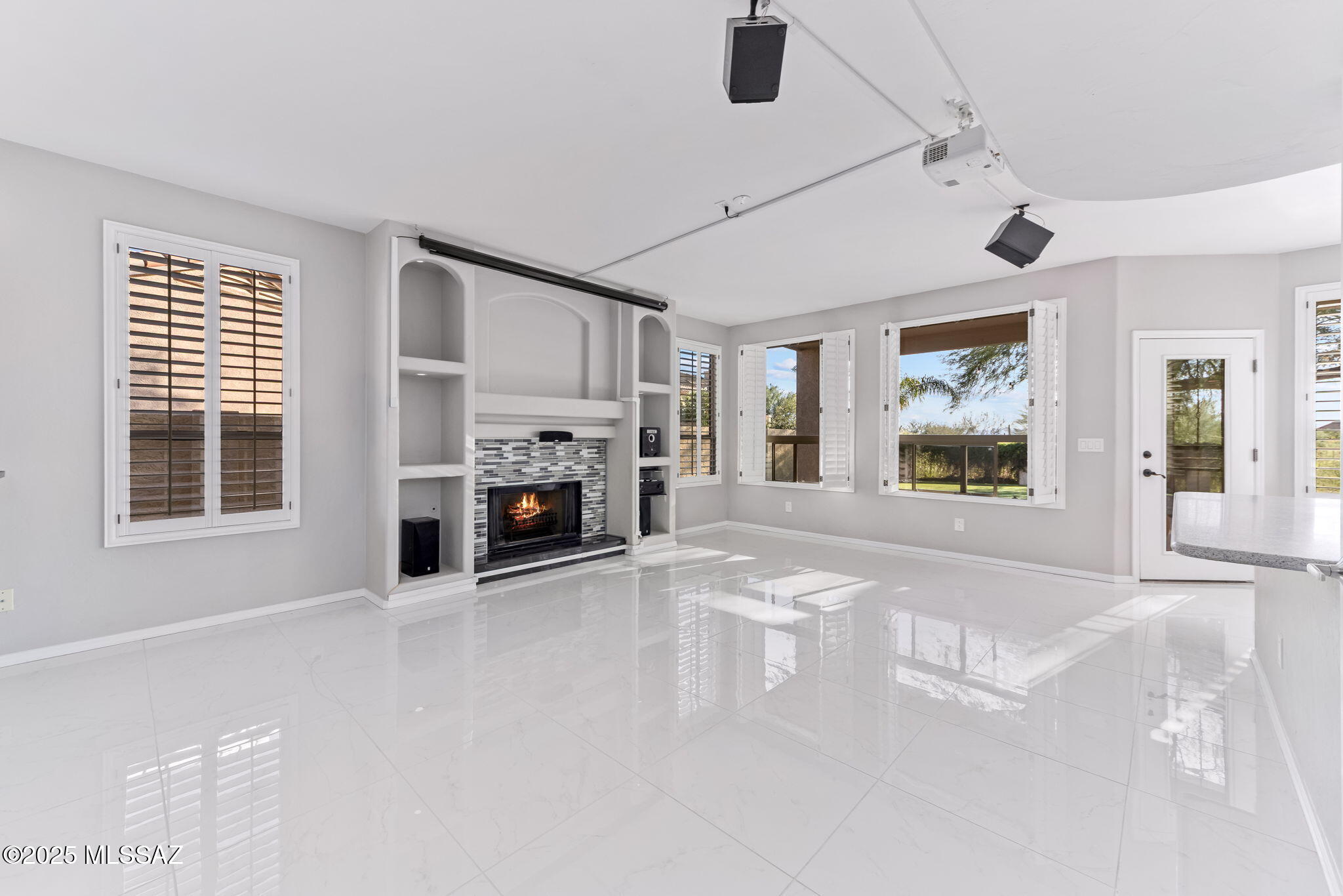 2025 W Golden Rose Place