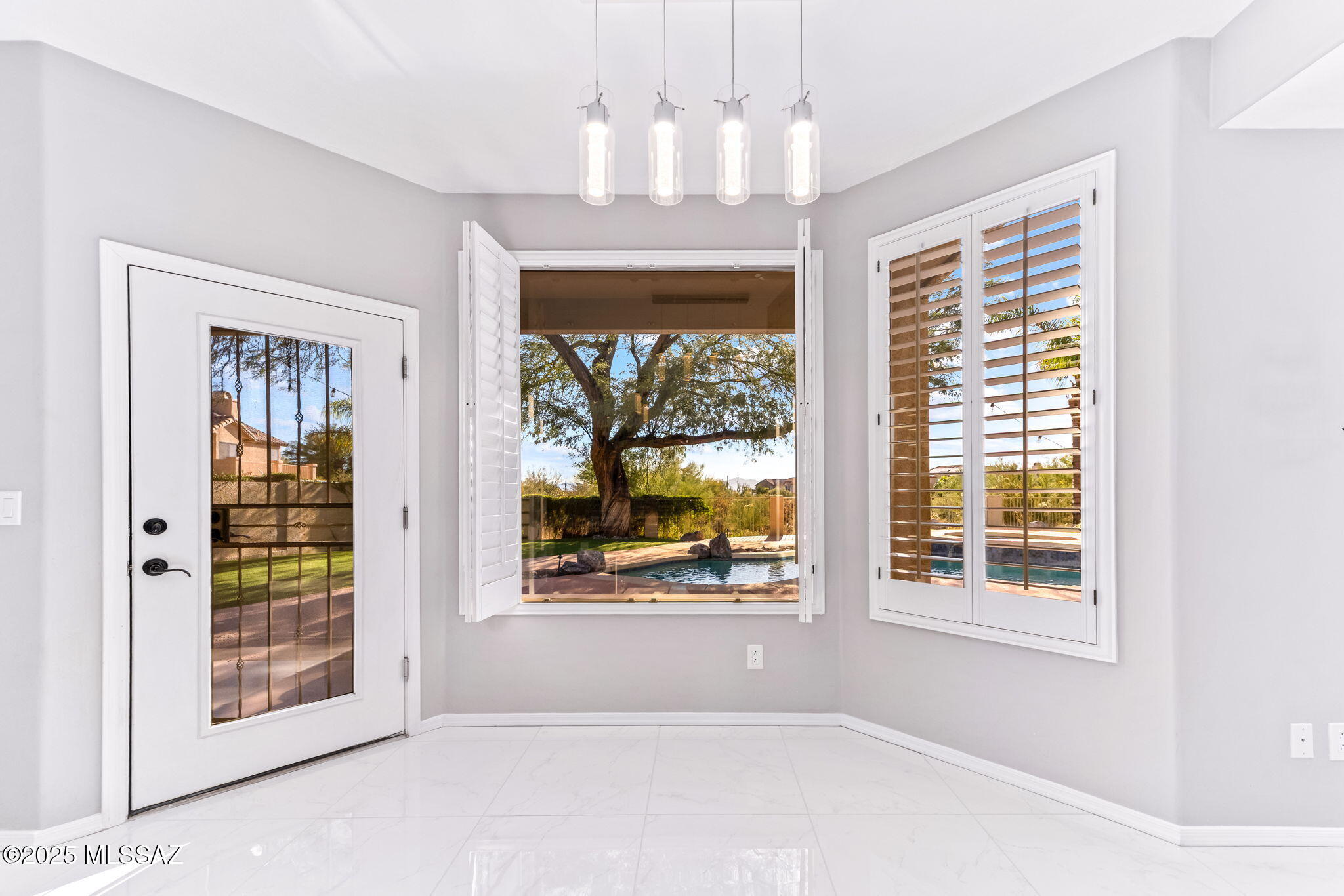 2025 W Golden Rose Place