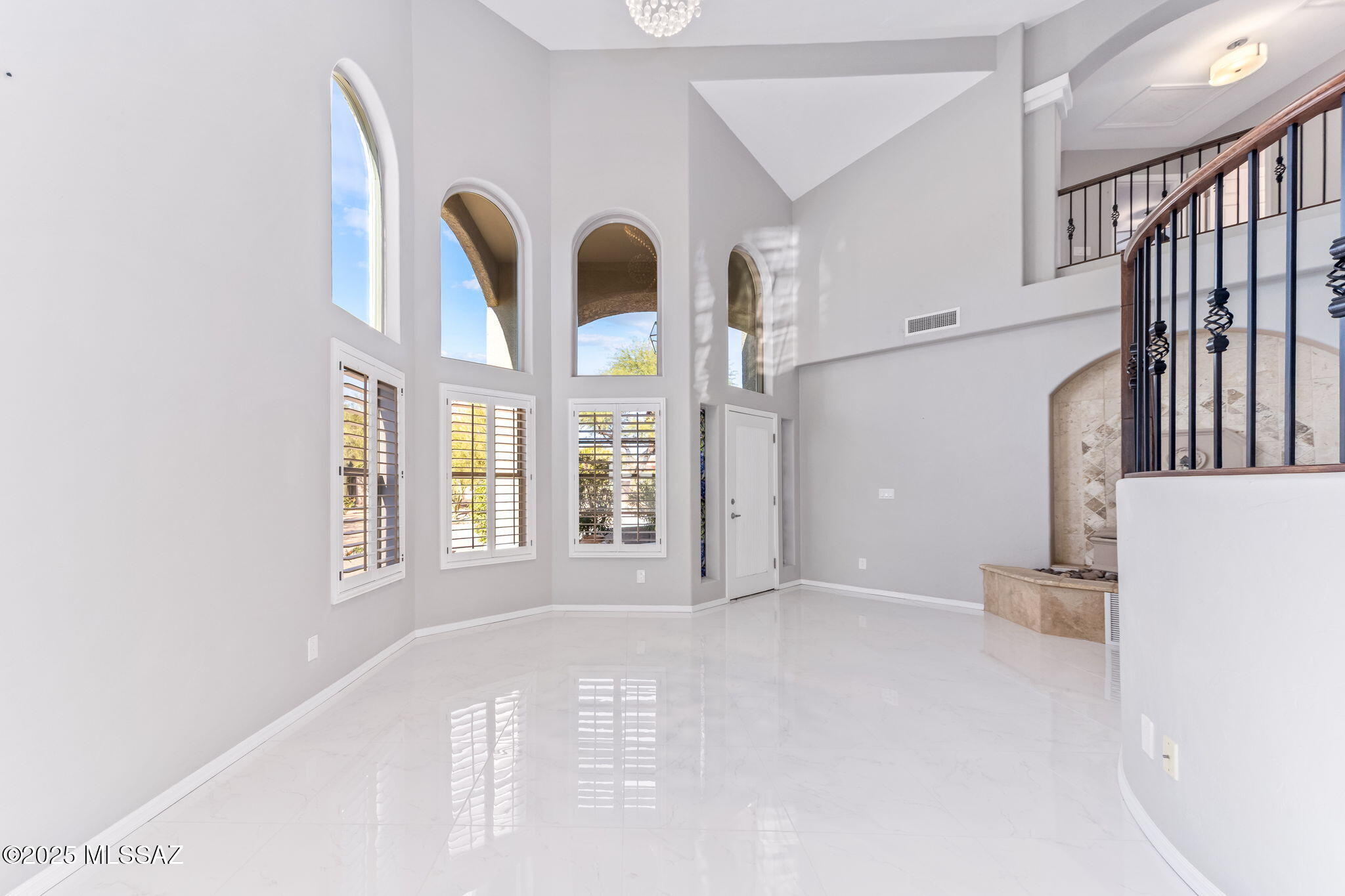 2025 W Golden Rose Place