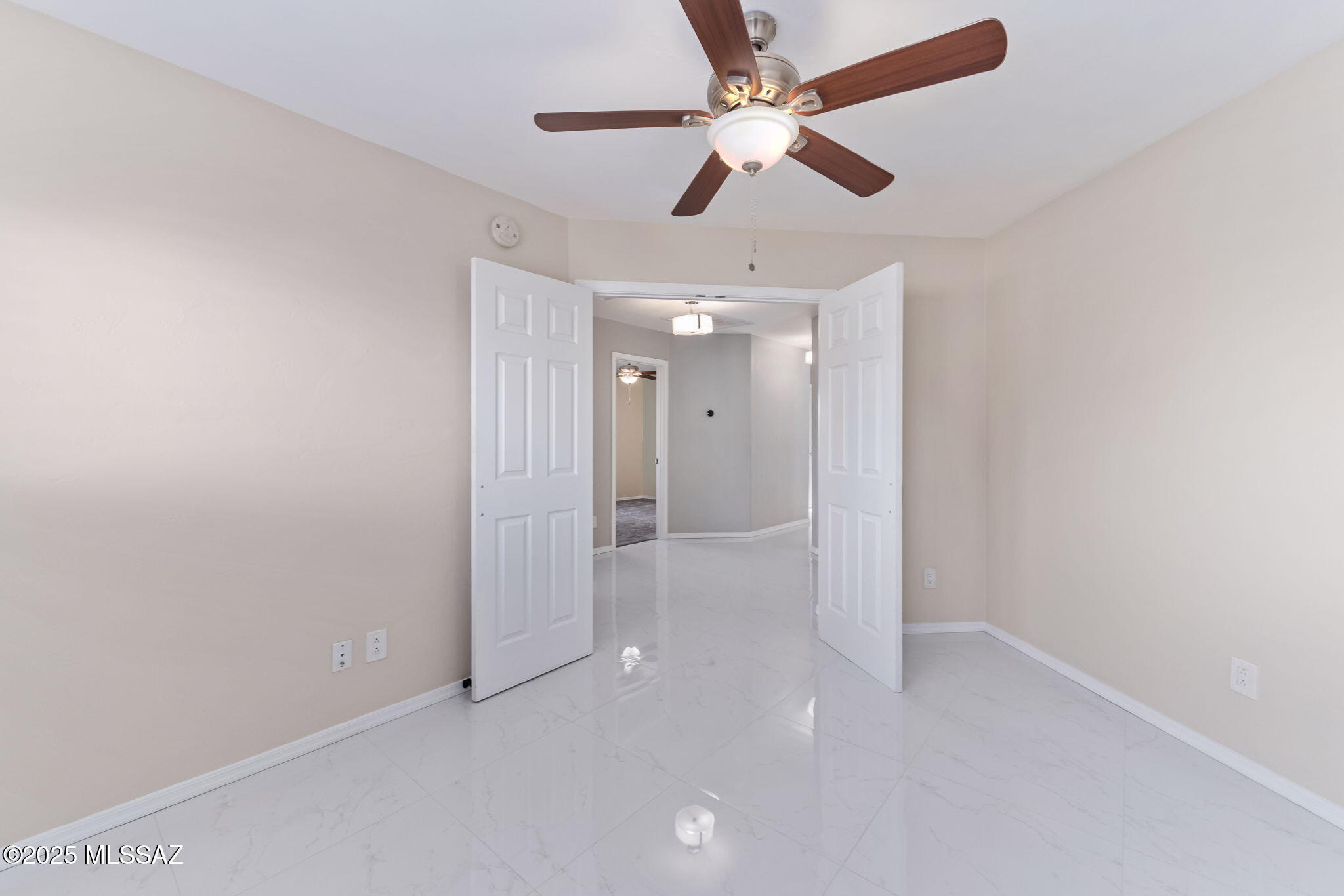 2025 W Golden Rose Place