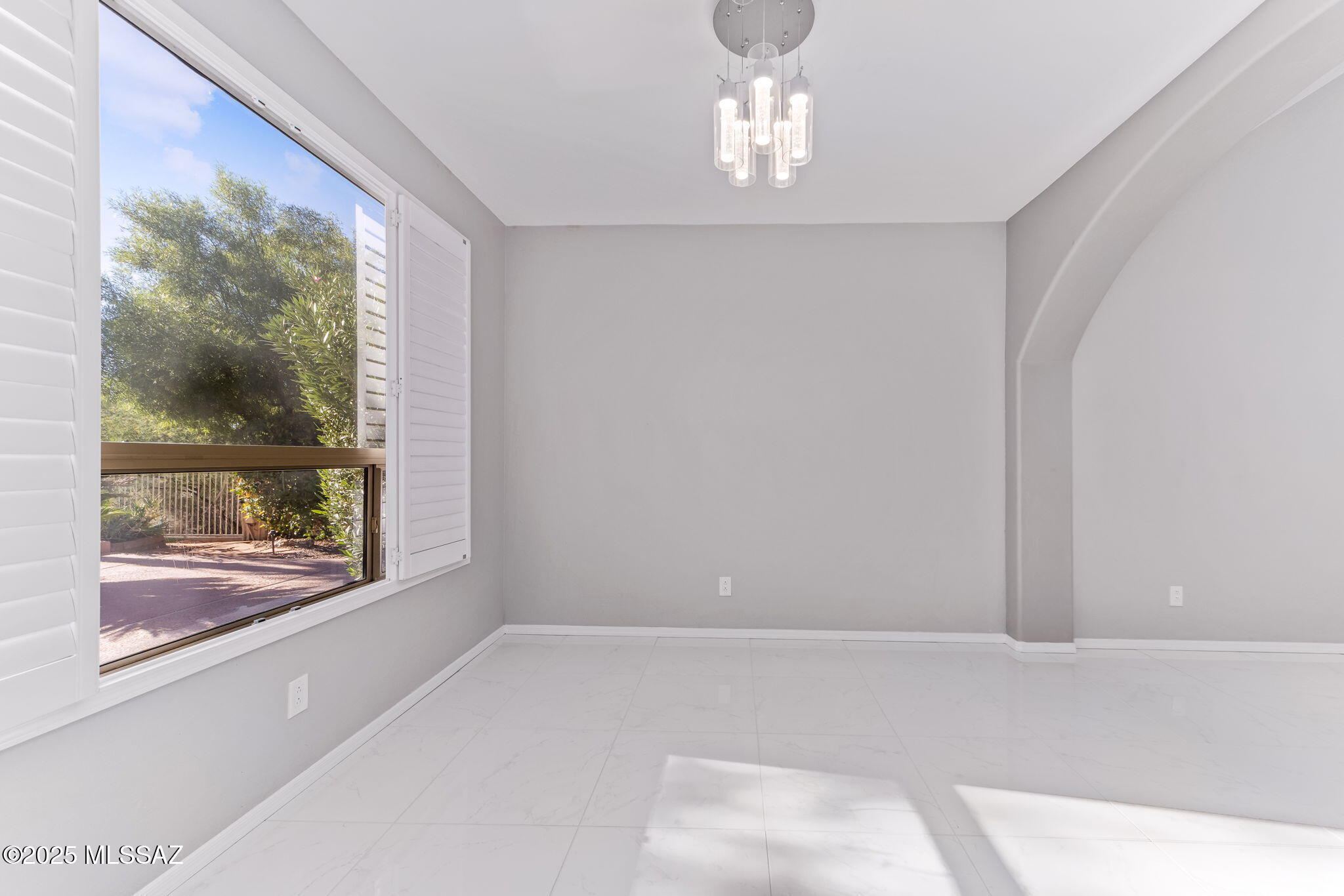 2025 W Golden Rose Place