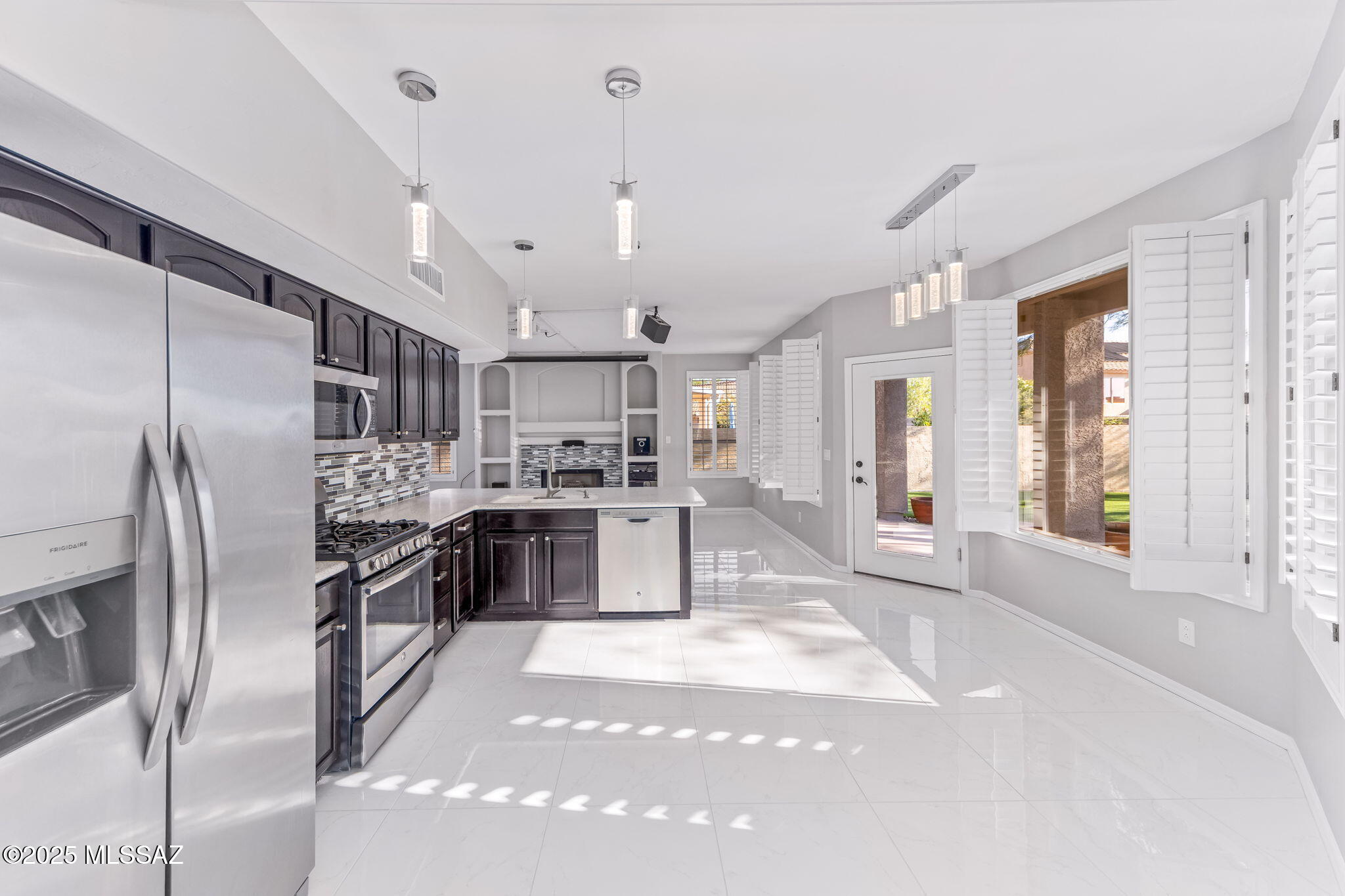 2025 W Golden Rose Place