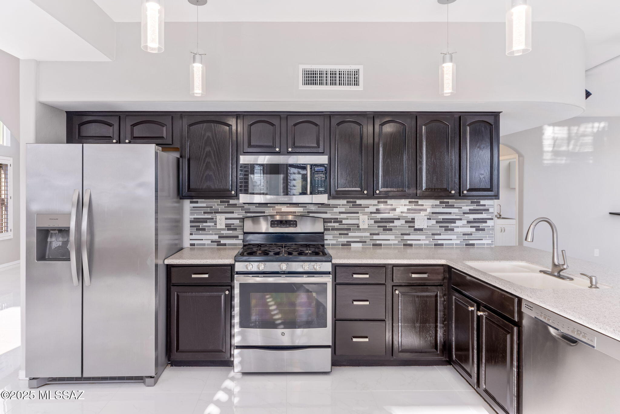 2025 W Golden Rose Place