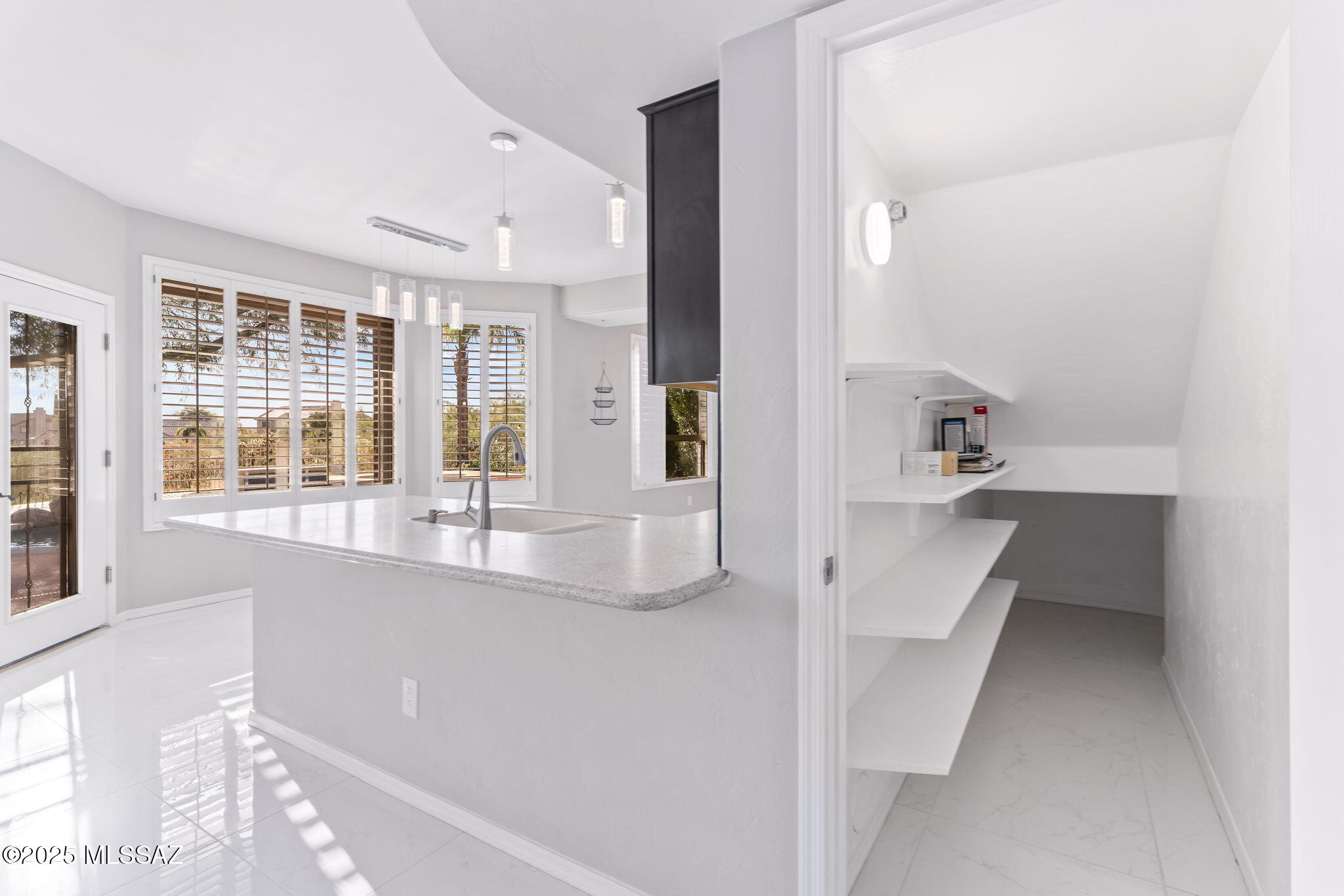 2025 W Golden Rose Place