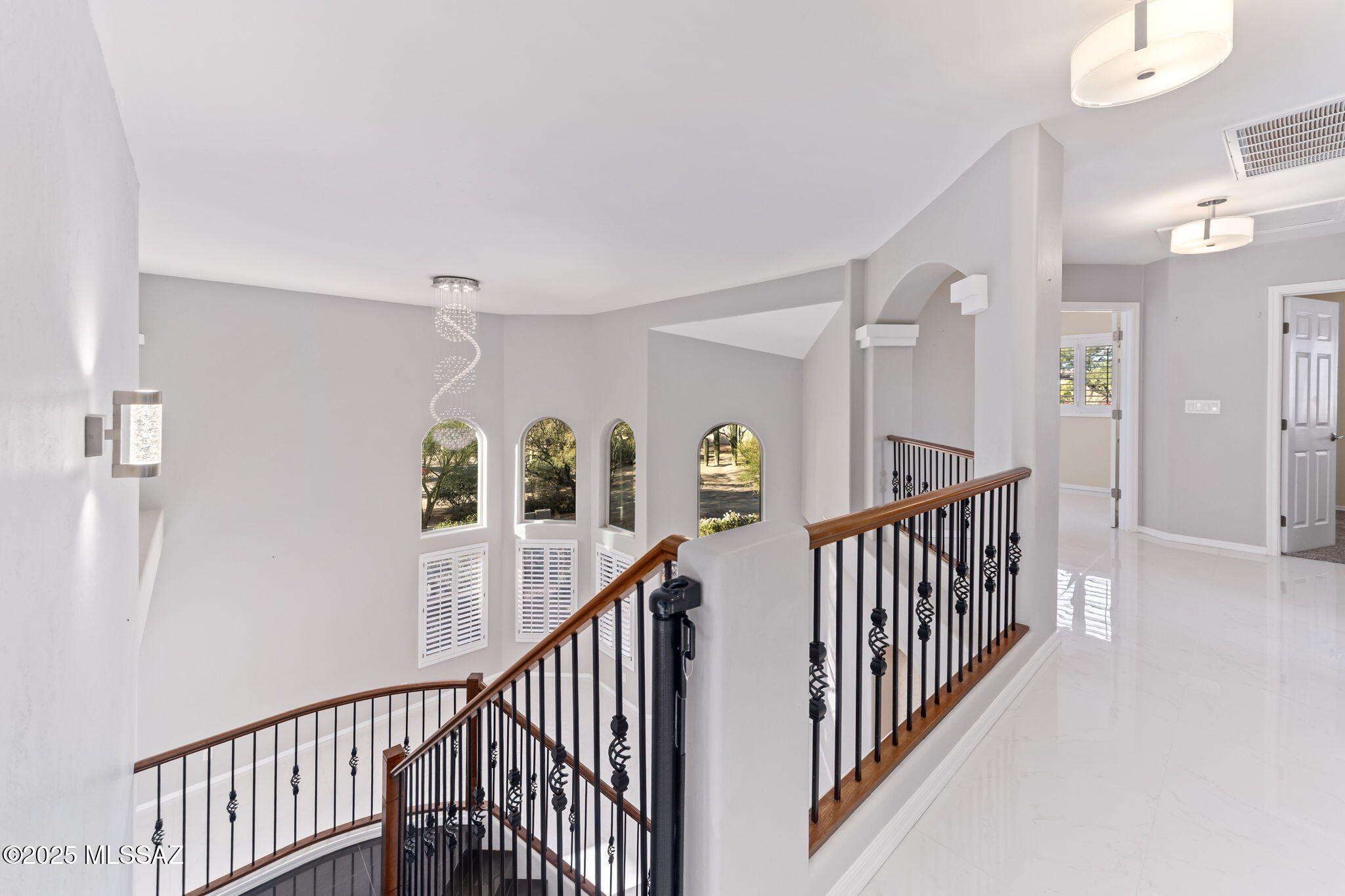 2025 W Golden Rose Place