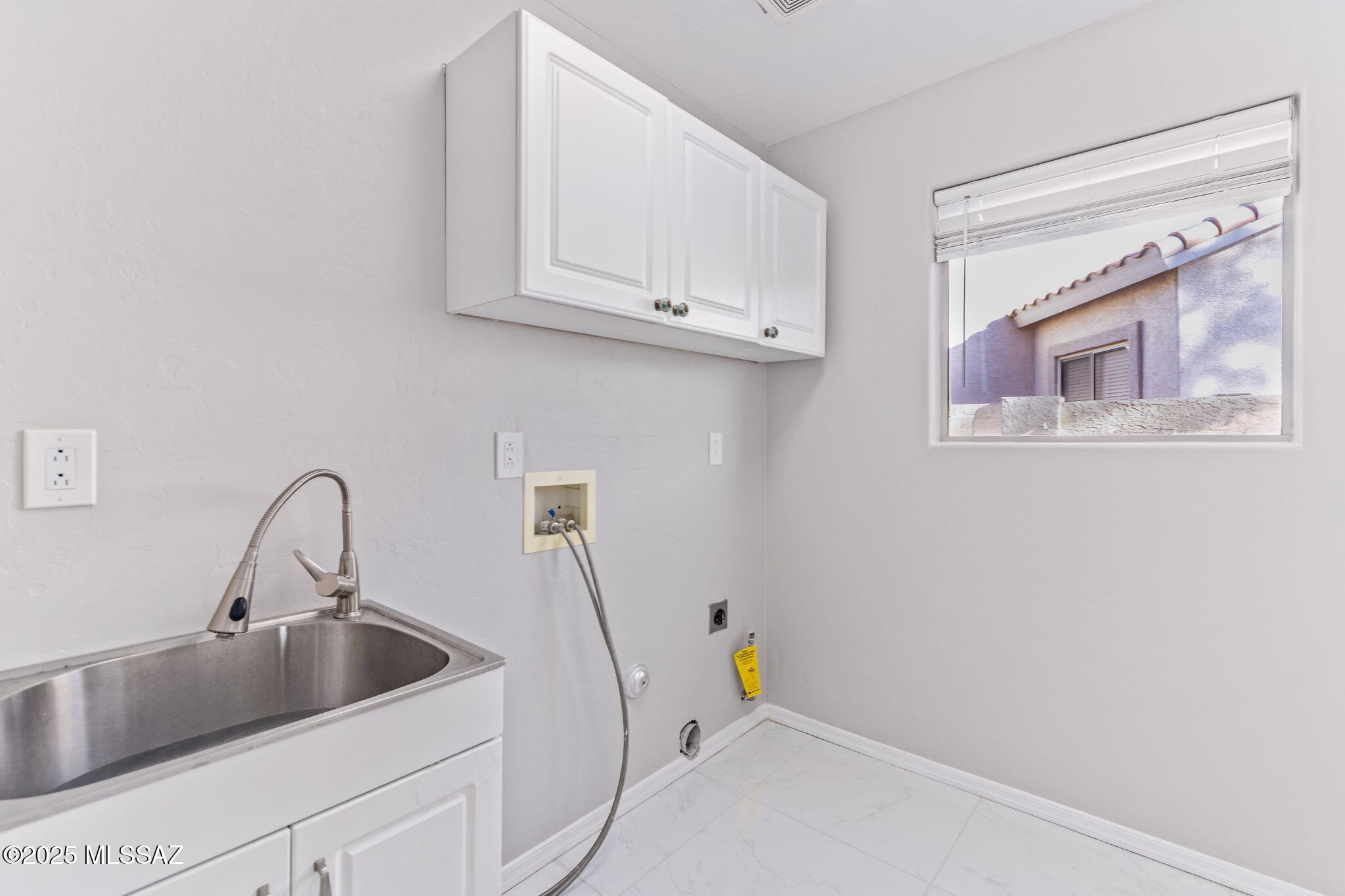 2025 W Golden Rose Place