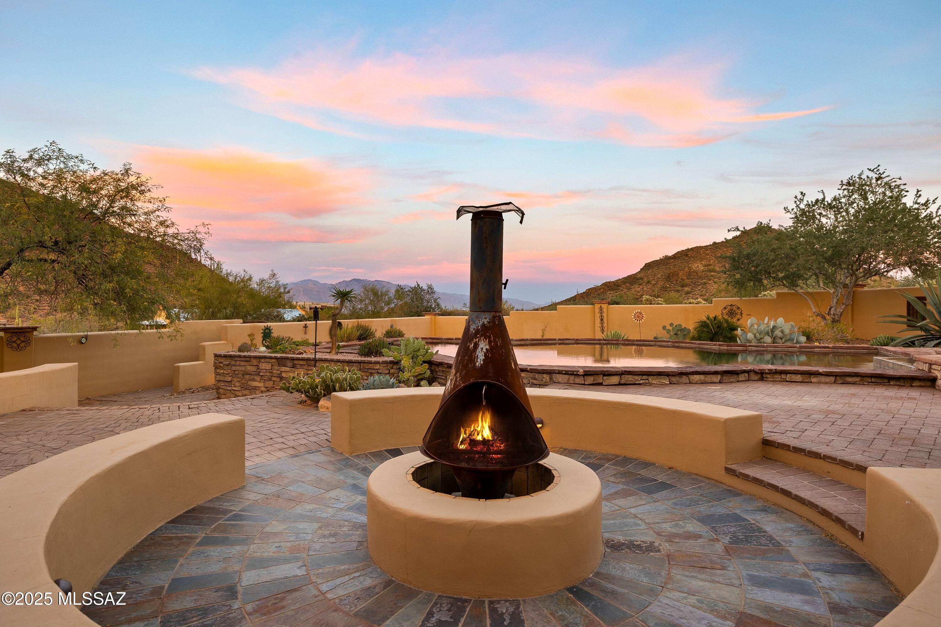 6539 W El Camino Del Cerro