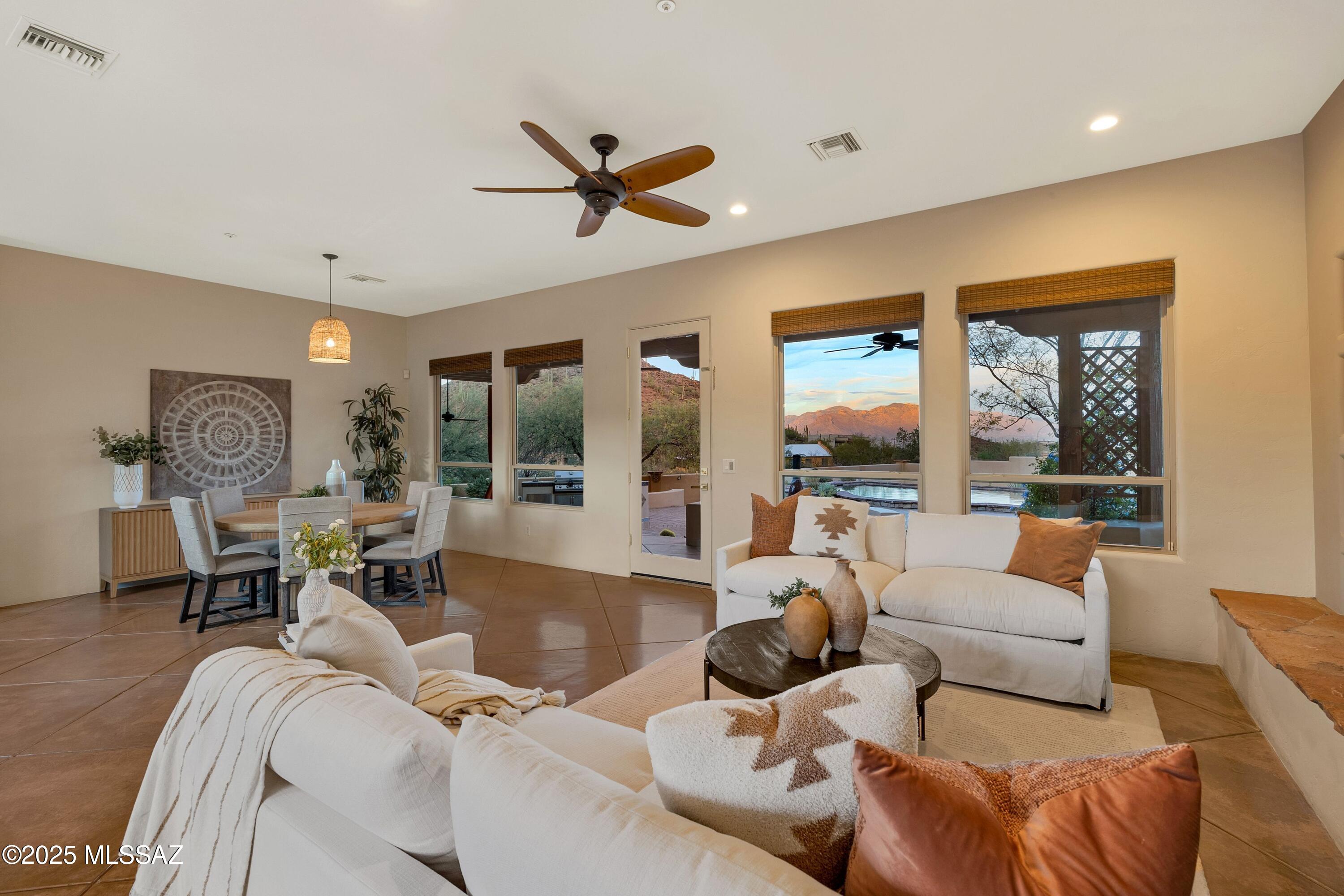 6539 W El Camino Del Cerro