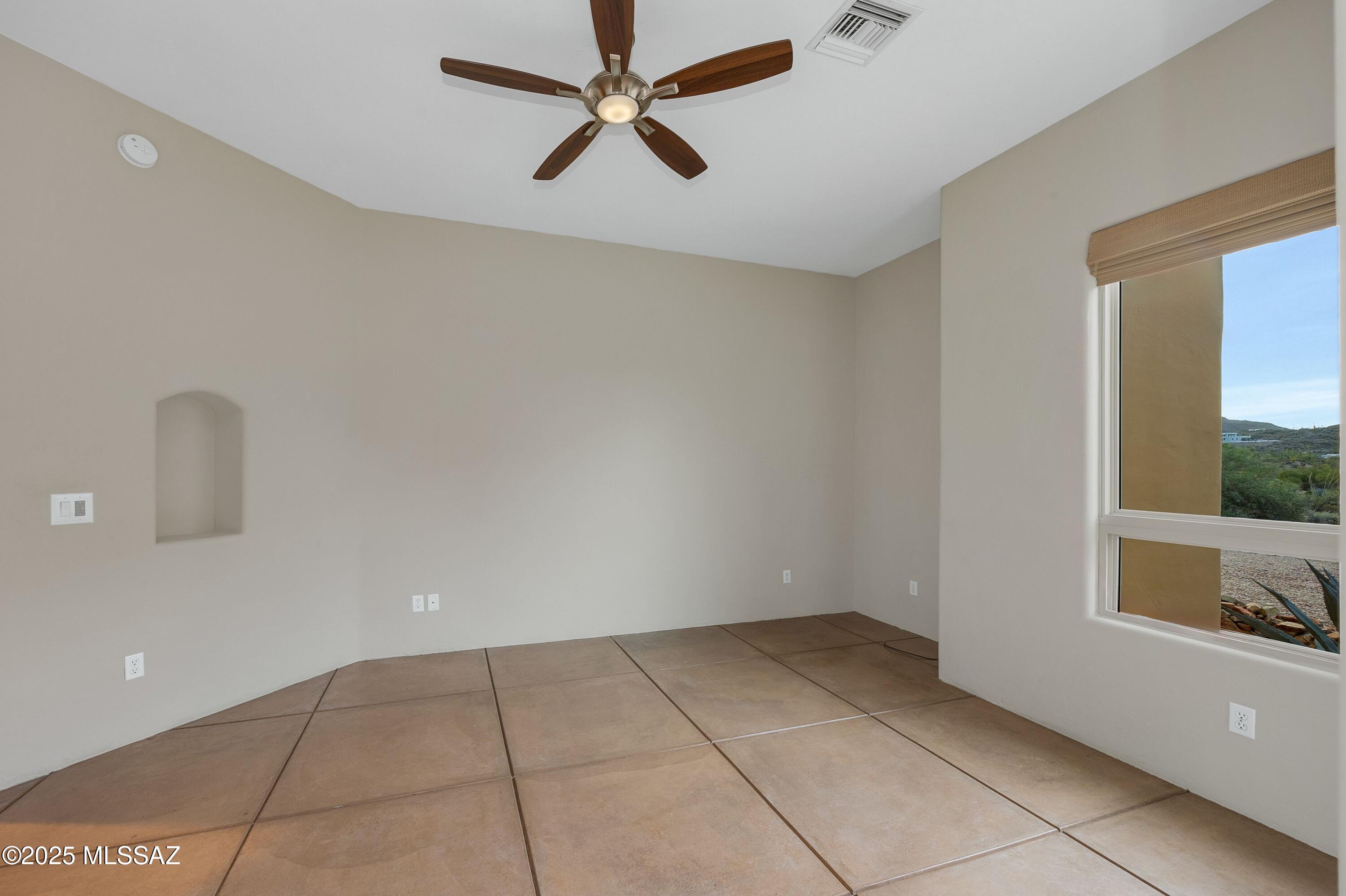 6539 W El Camino Del Cerro