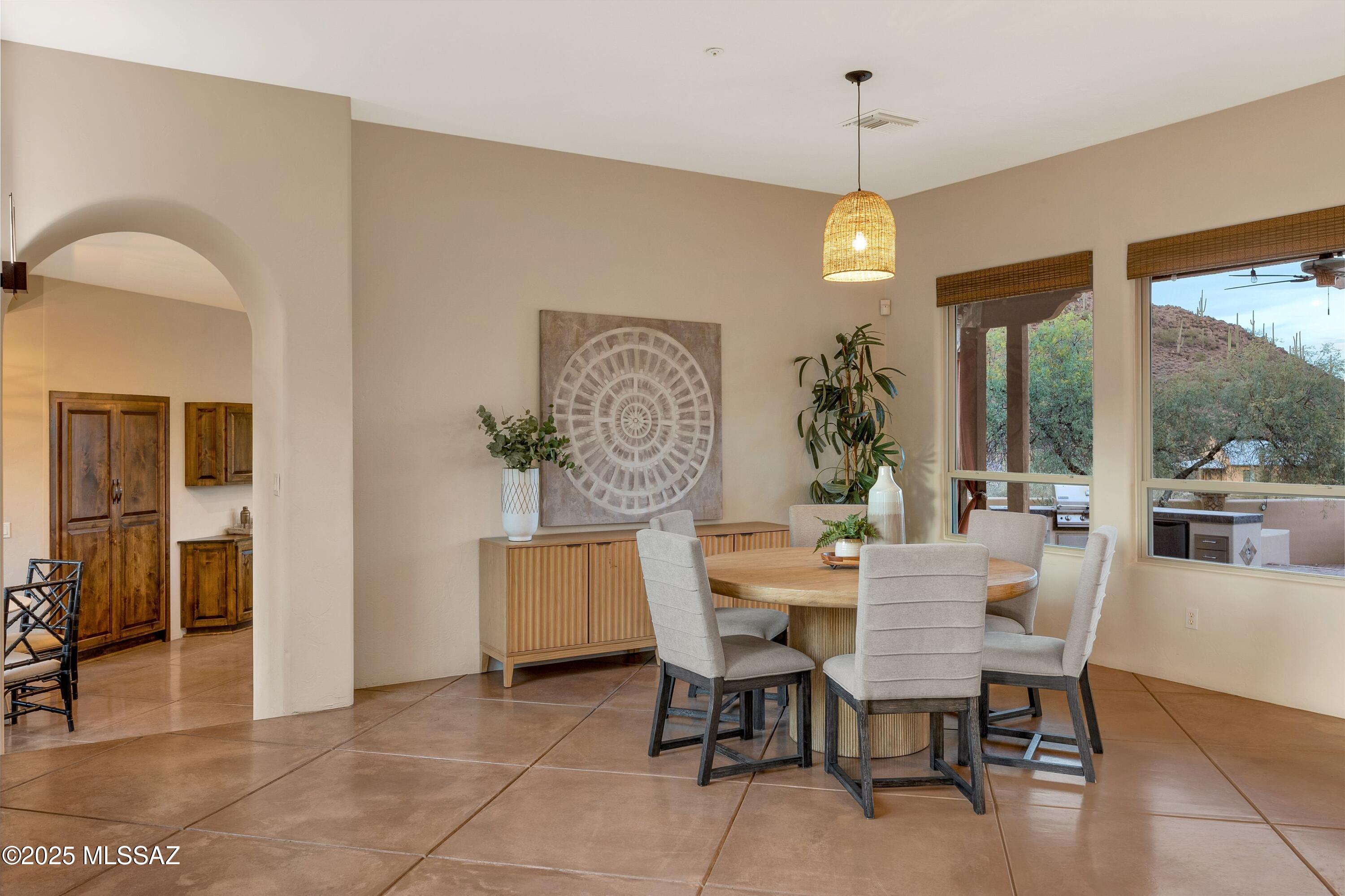 6539 W El Camino Del Cerro