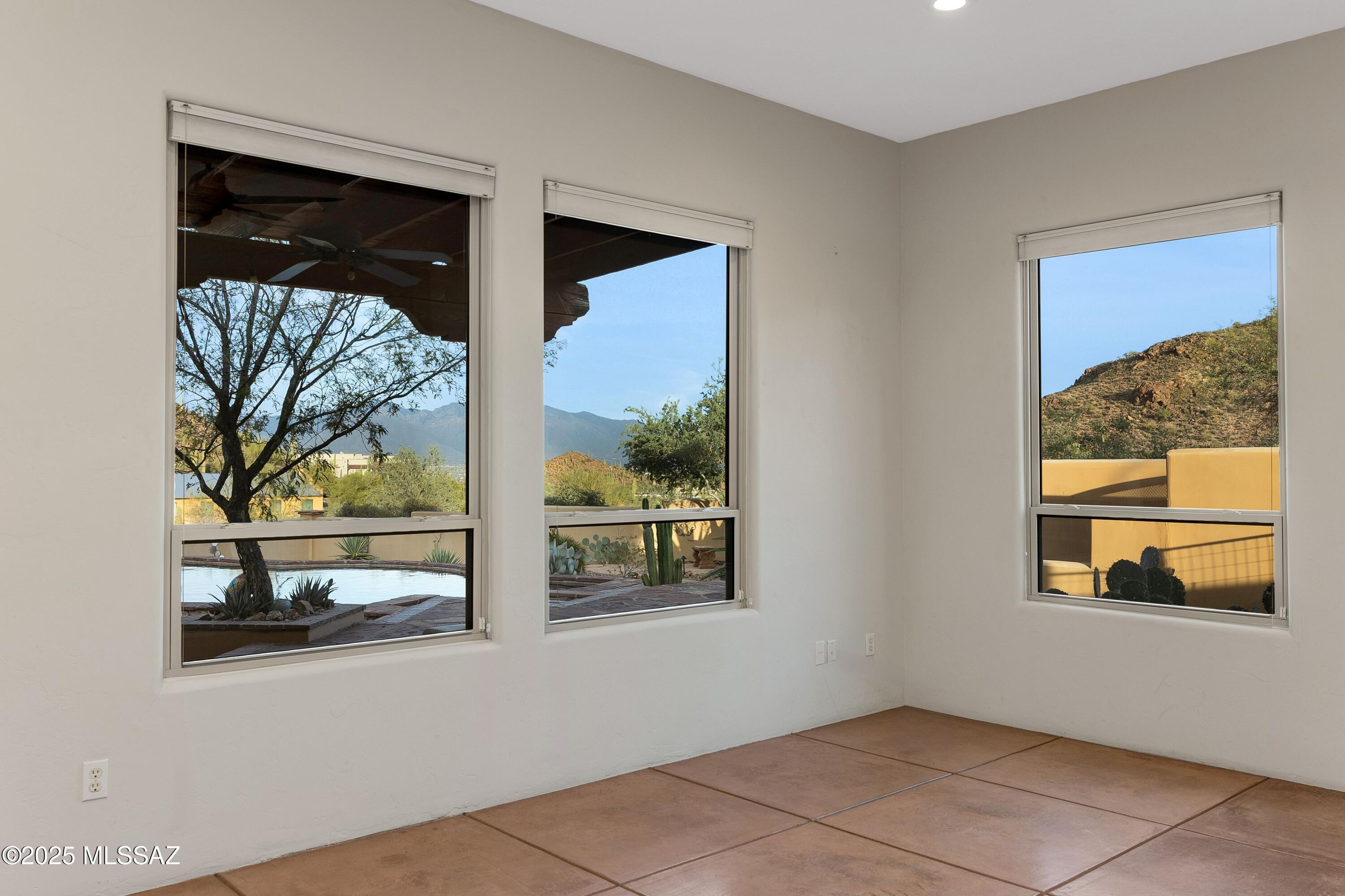 6539 W El Camino Del Cerro