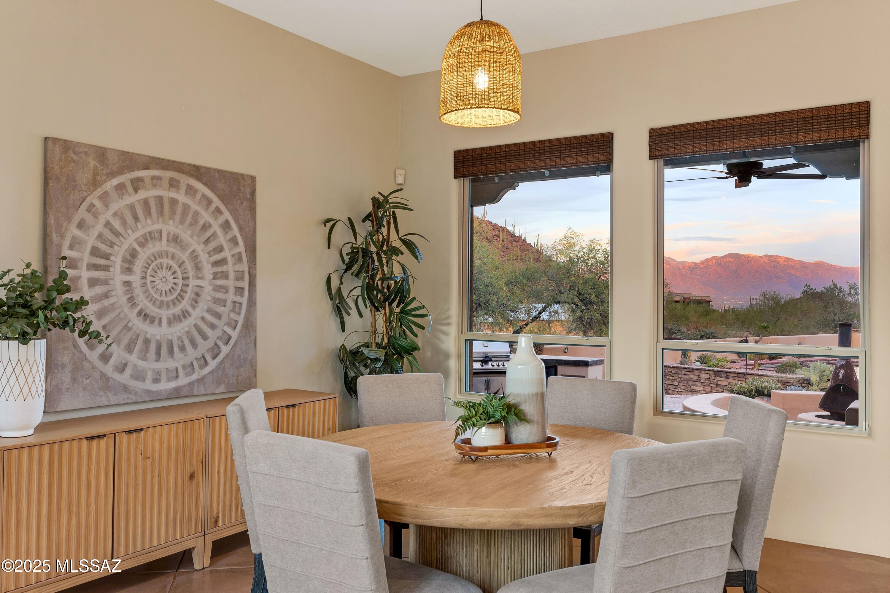 6539 W El Camino Del Cerro