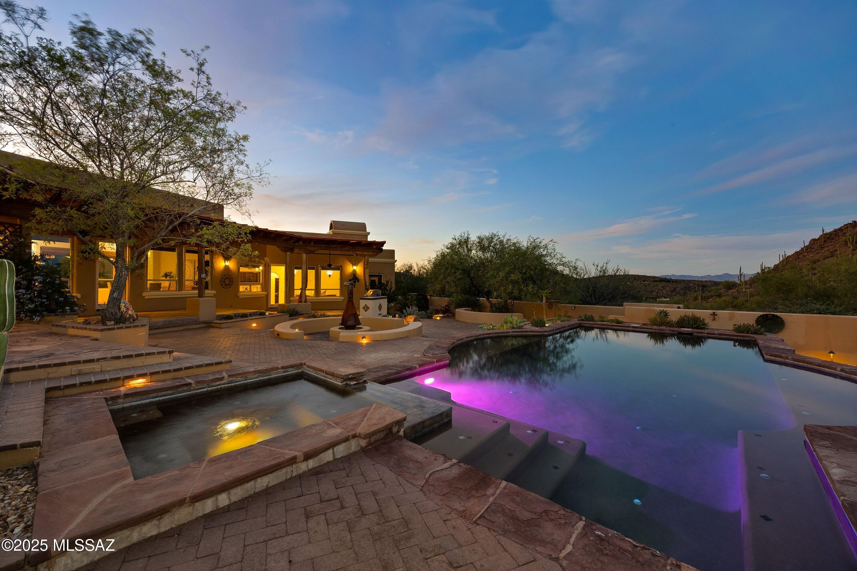 6539 W El Camino Del Cerro