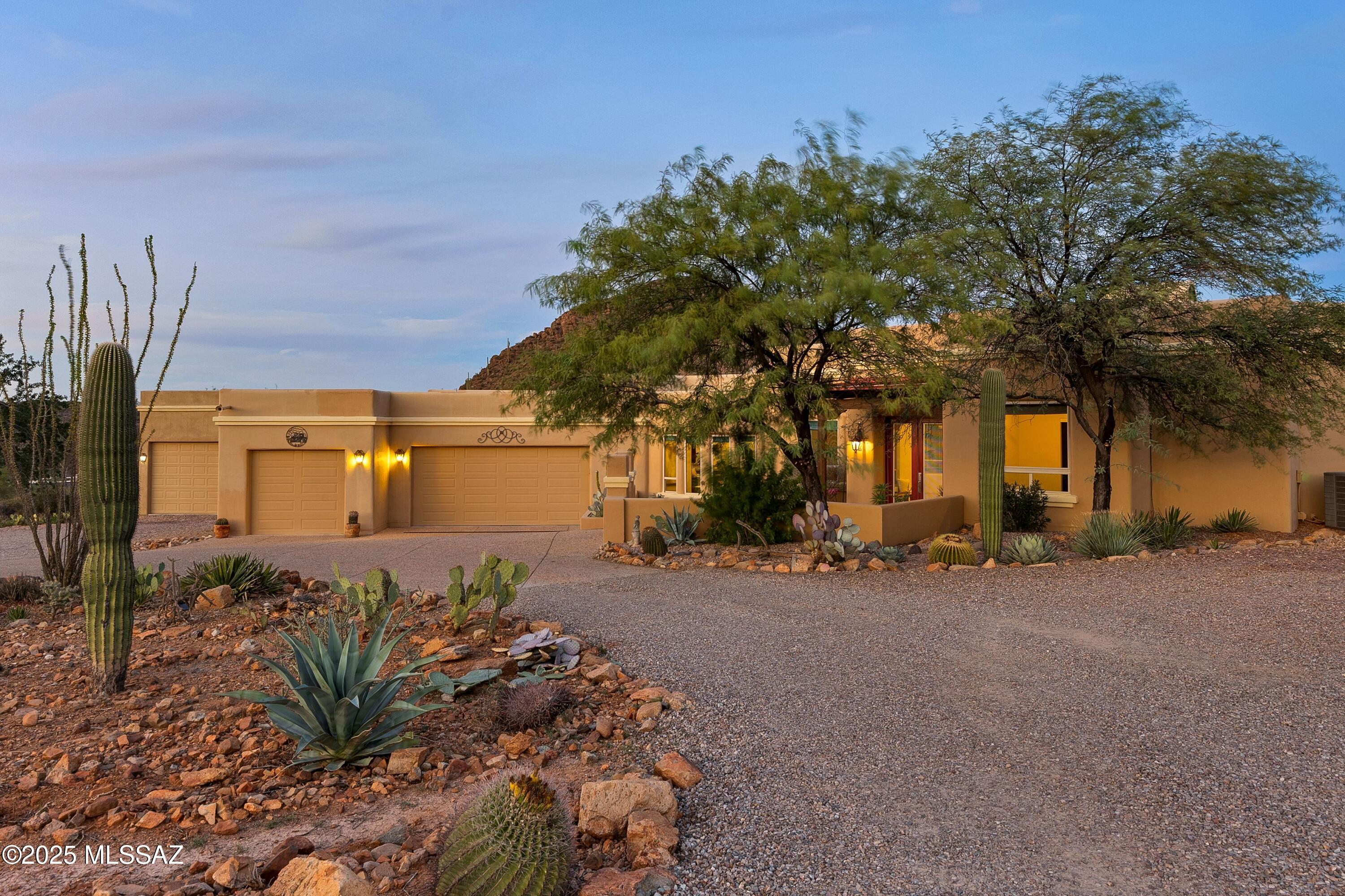 6539 W El Camino Del Cerro