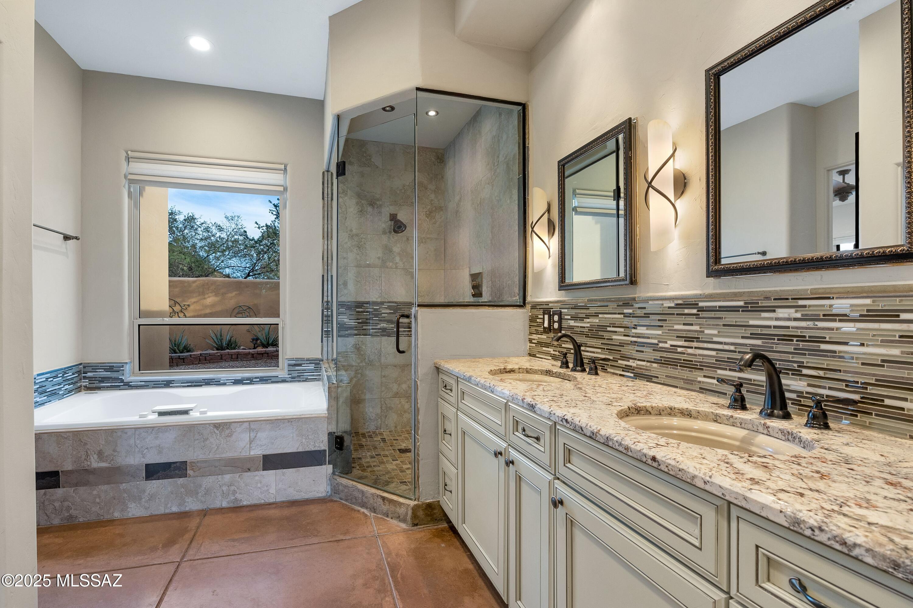 6539 W El Camino Del Cerro