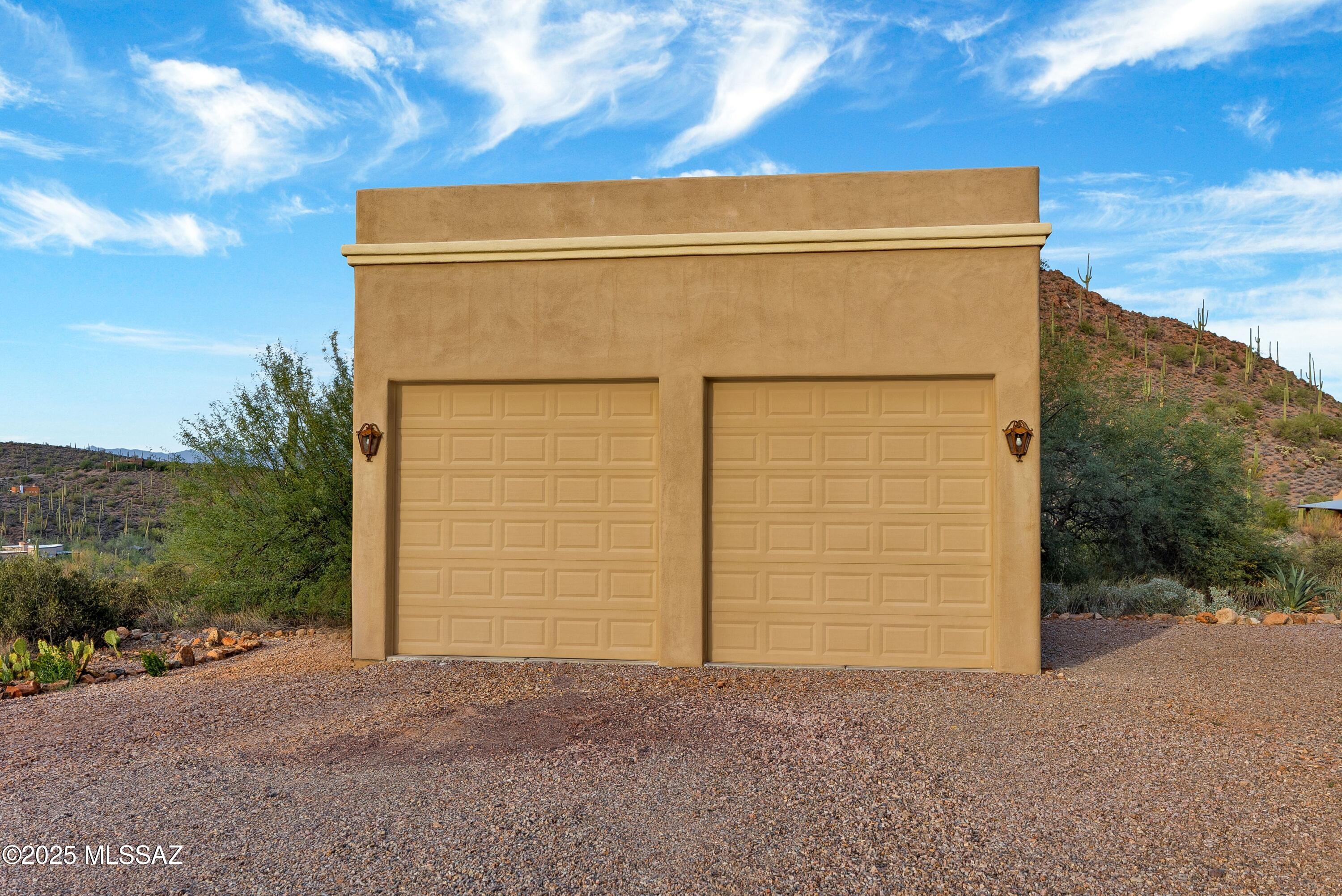 6539 W El Camino Del Cerro