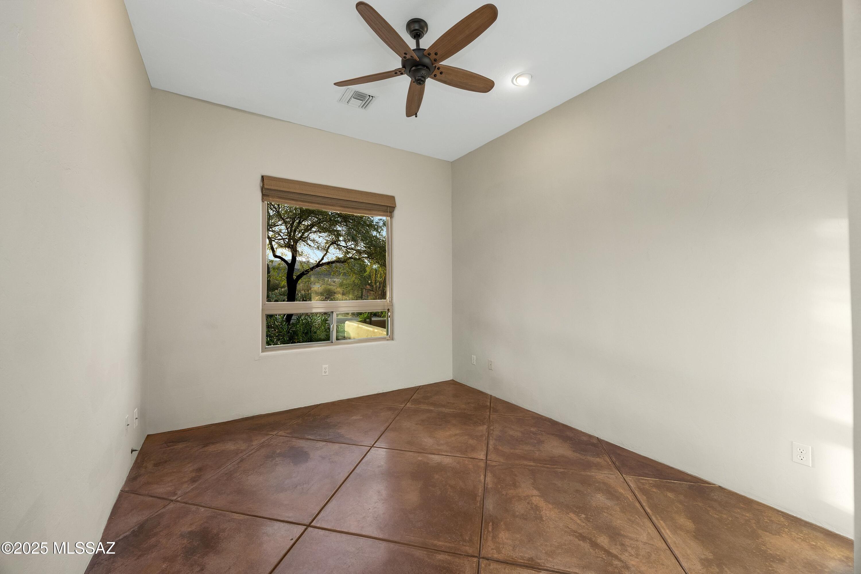 6539 W El Camino Del Cerro