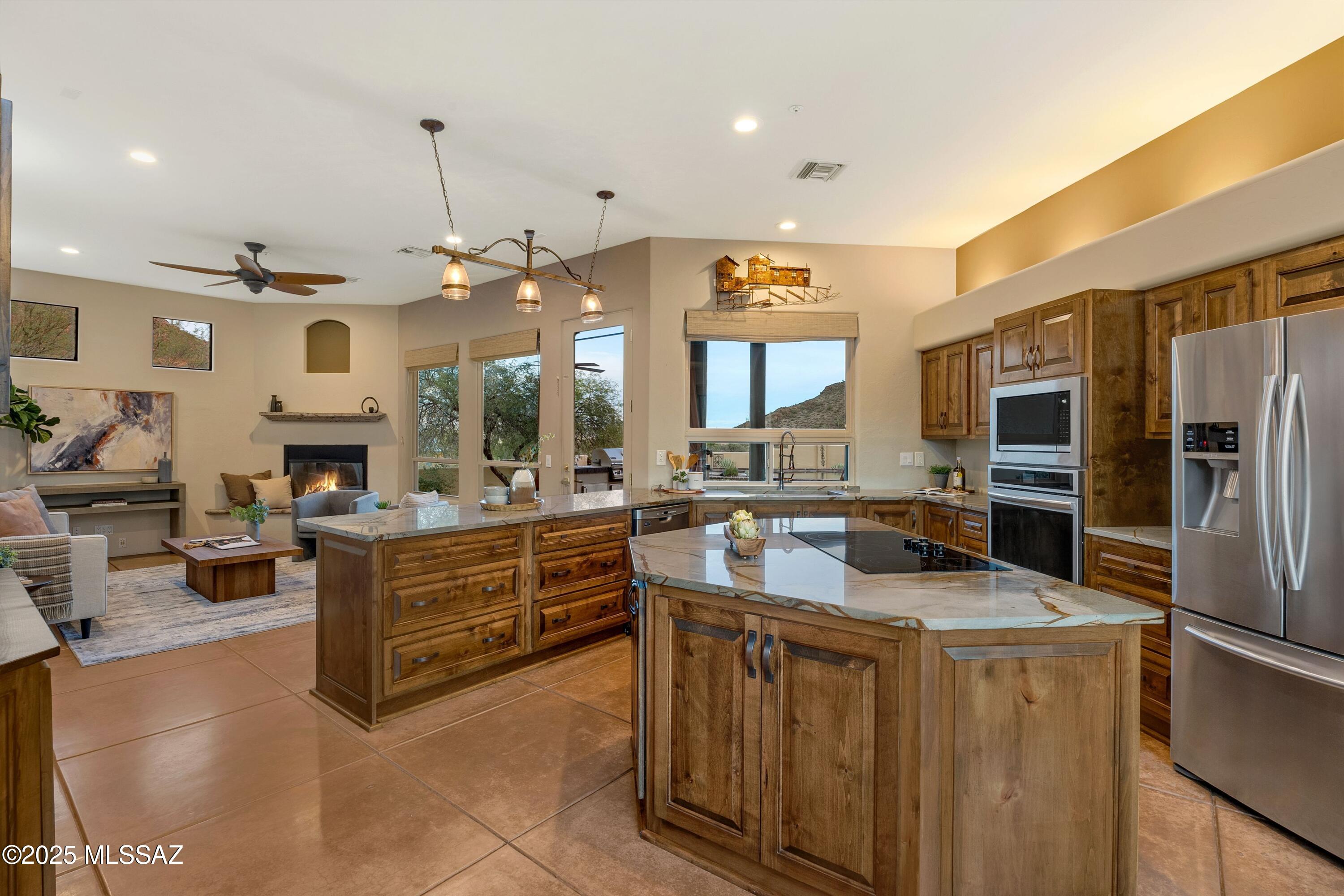 6539 W El Camino Del Cerro