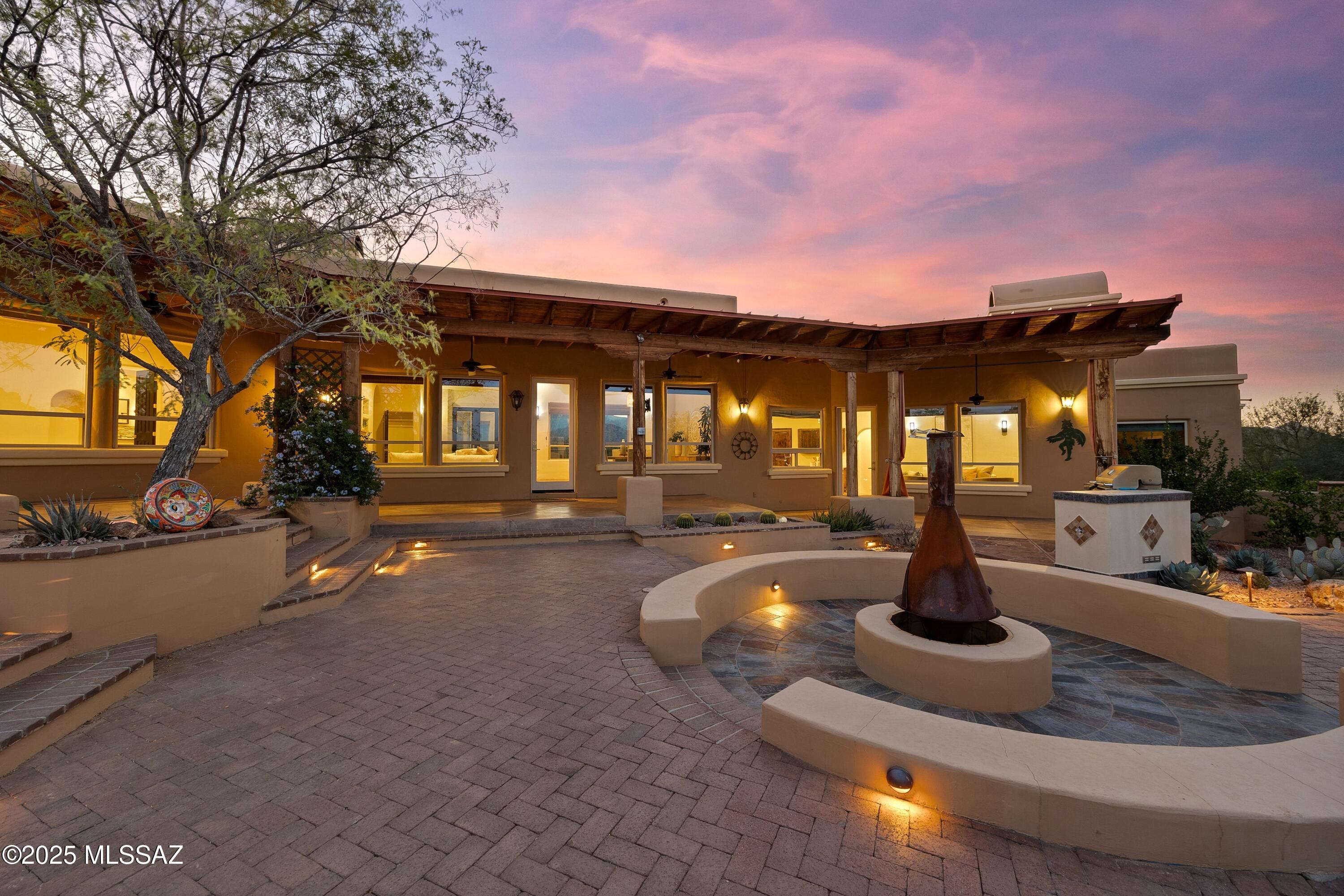 6539 W El Camino Del Cerro