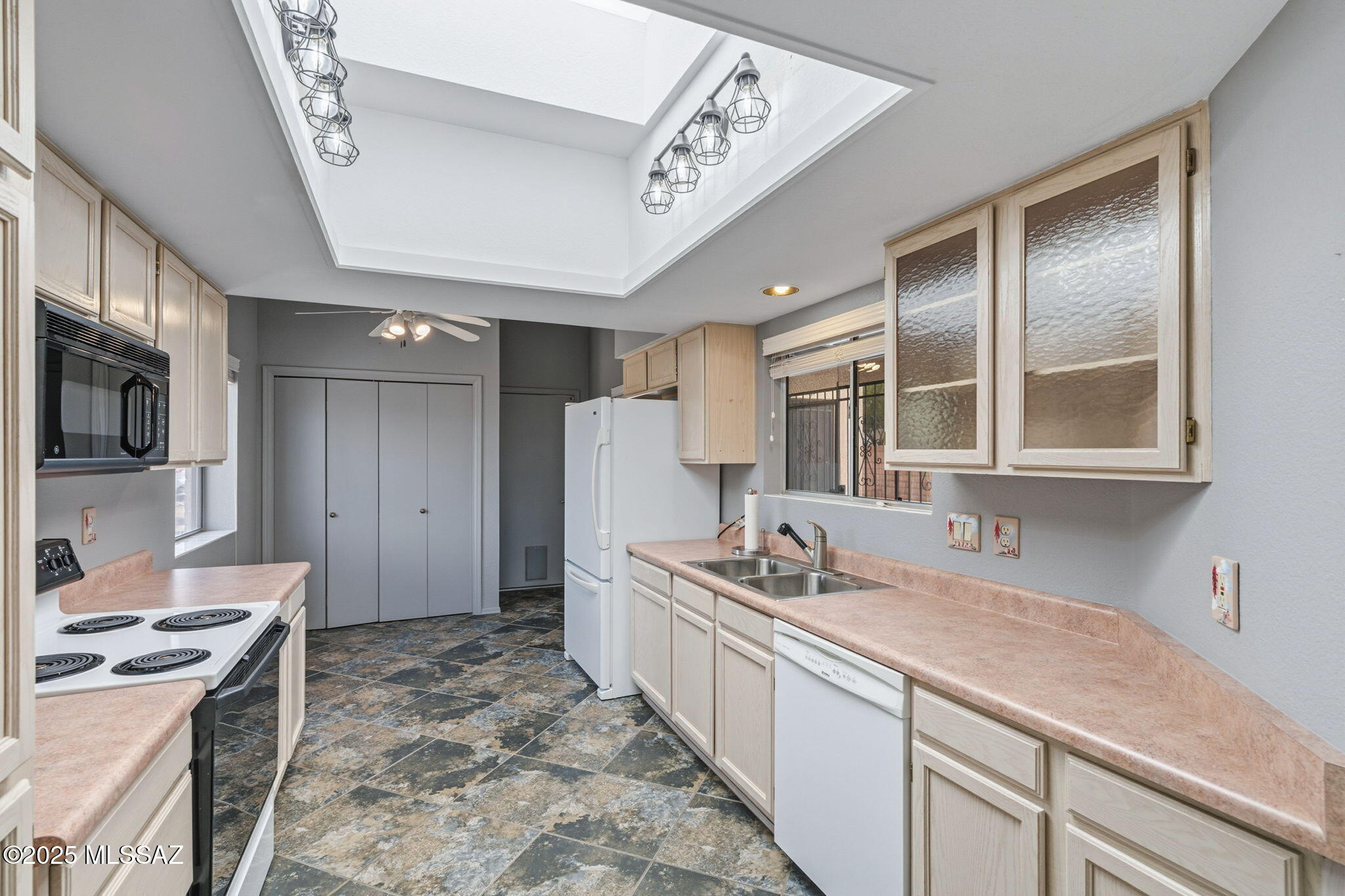 934 W Via Del Pardillo