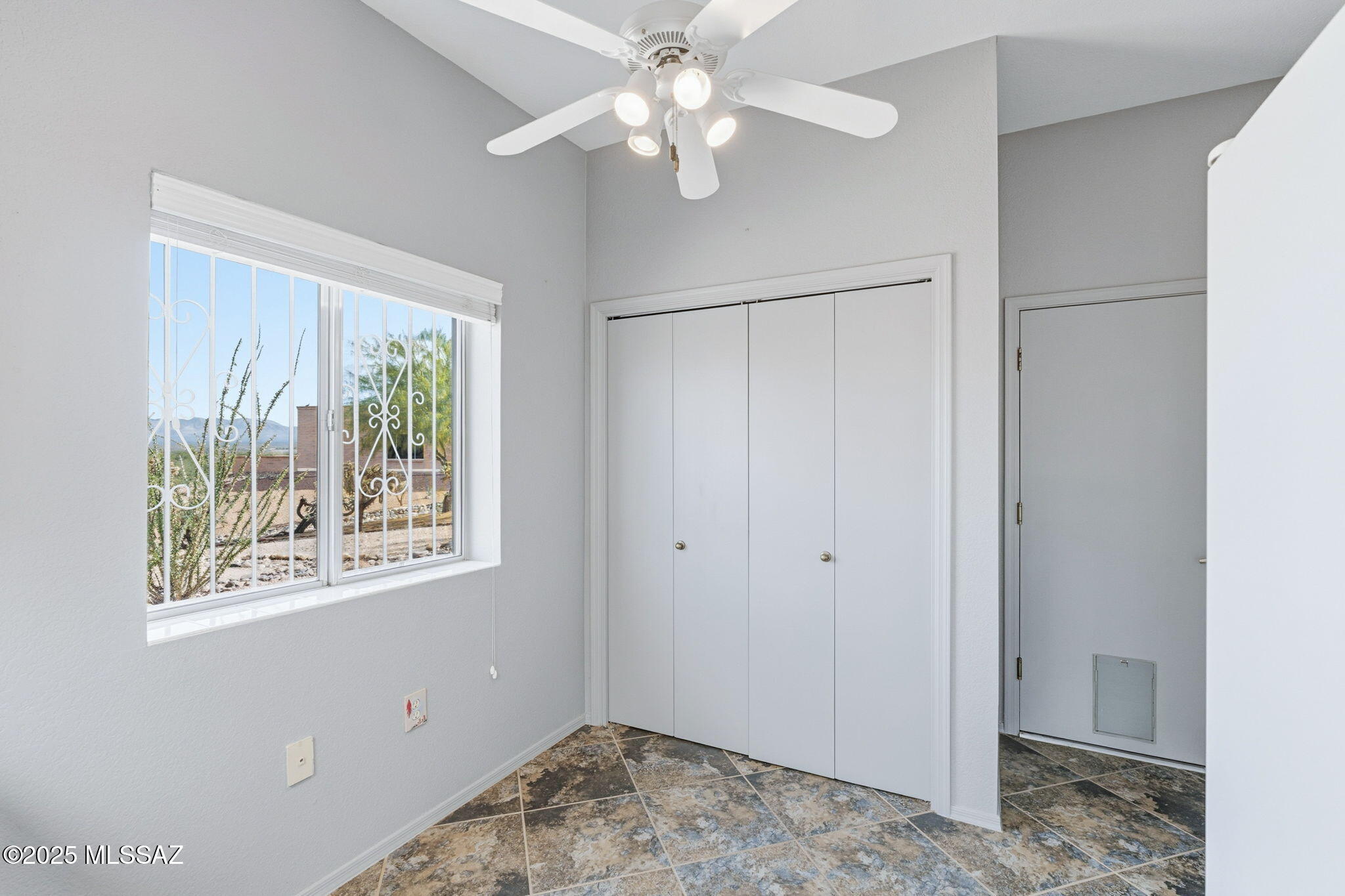 934 W Via Del Pardillo
