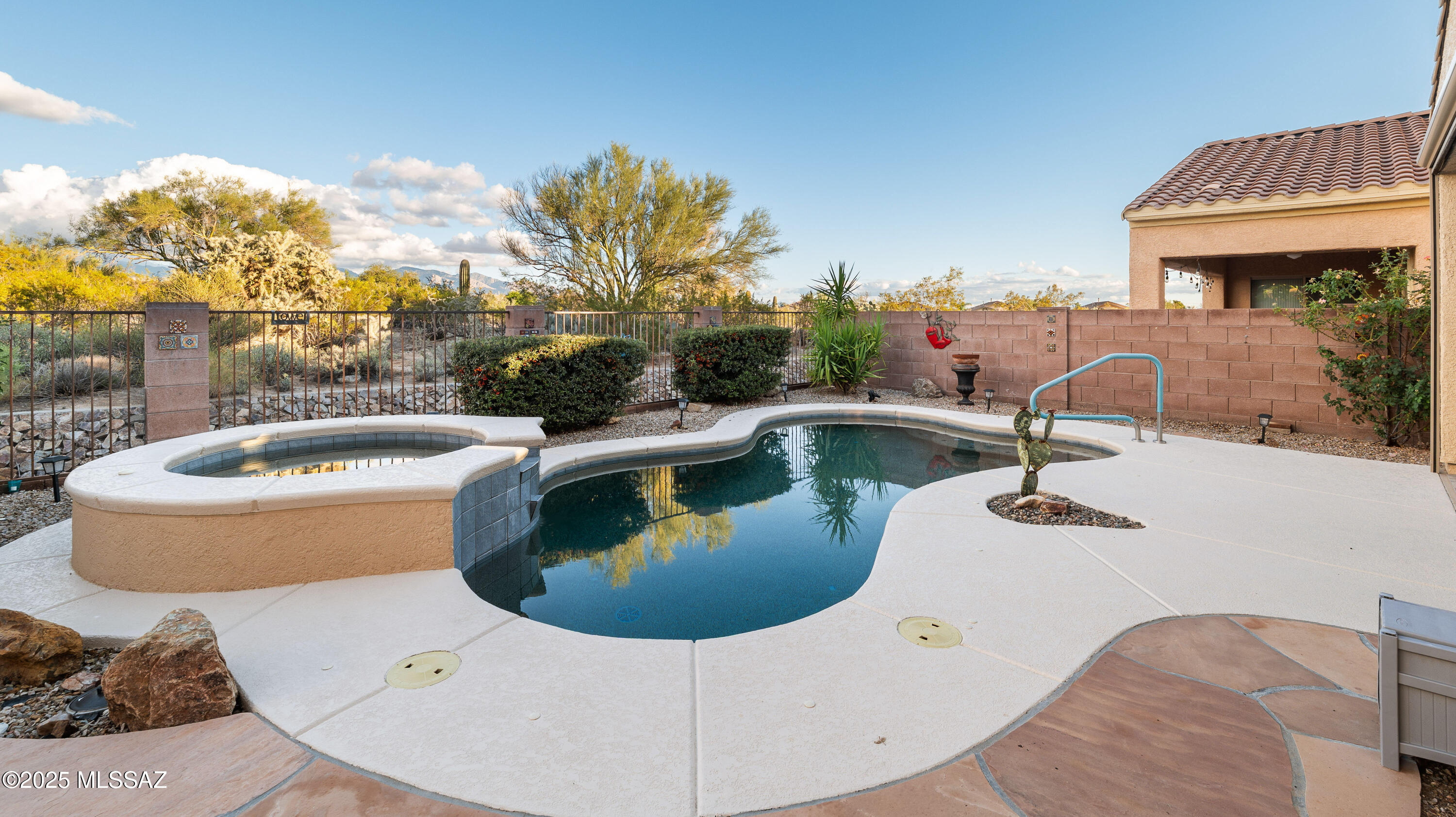 12580 N New Reflection Drive