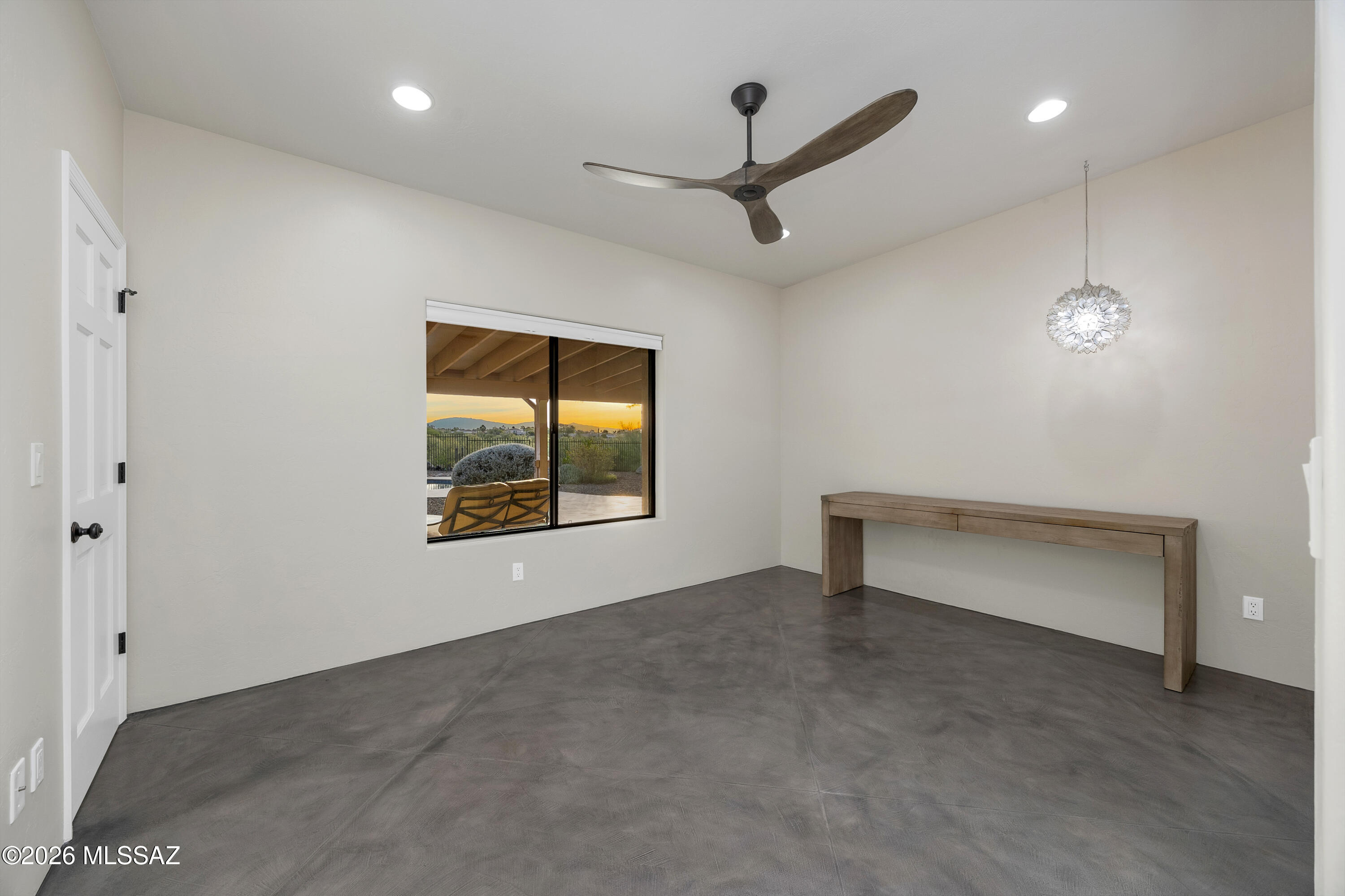6780 N Calle Lomita
