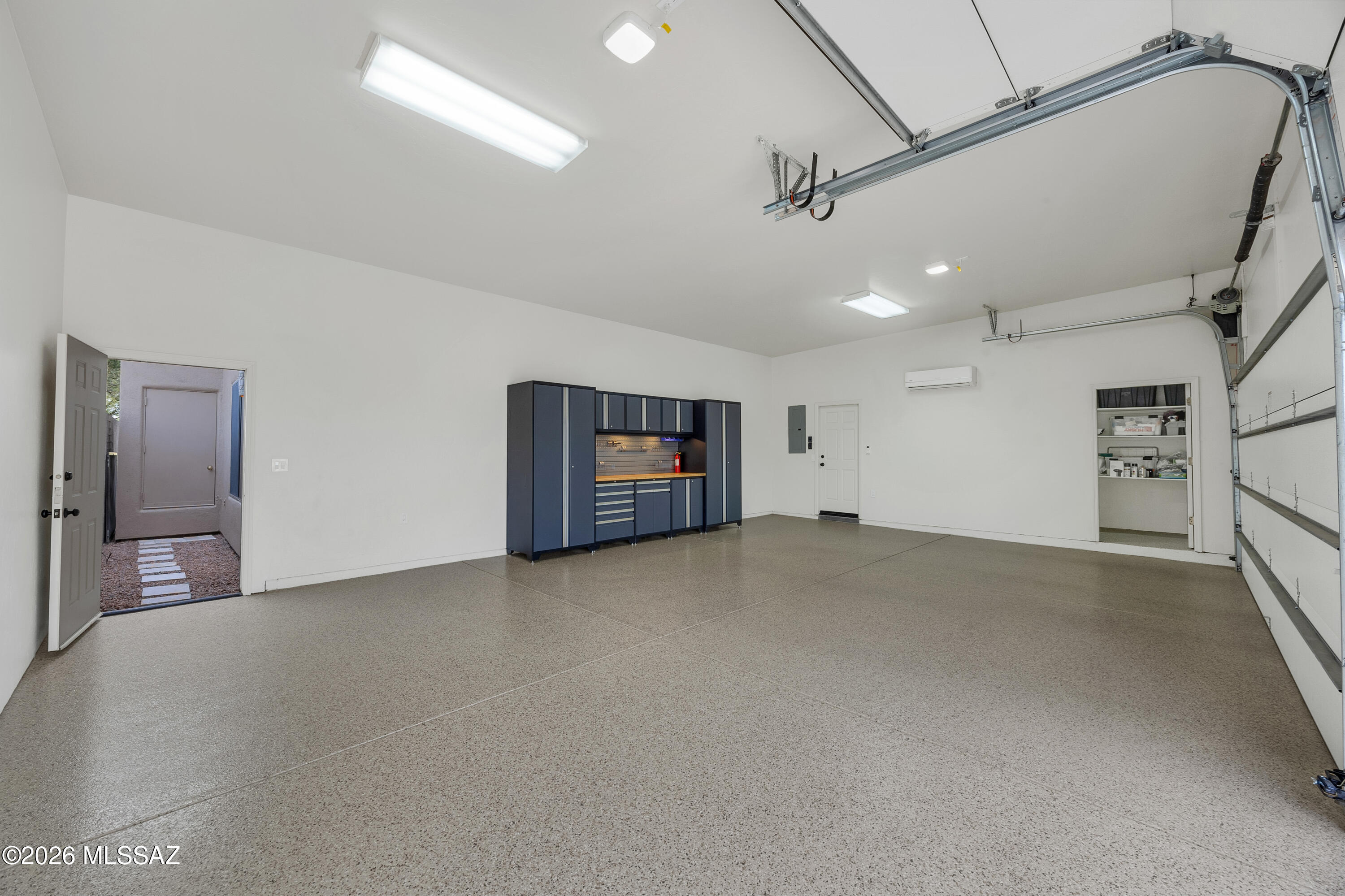 6780 N Calle Lomita
