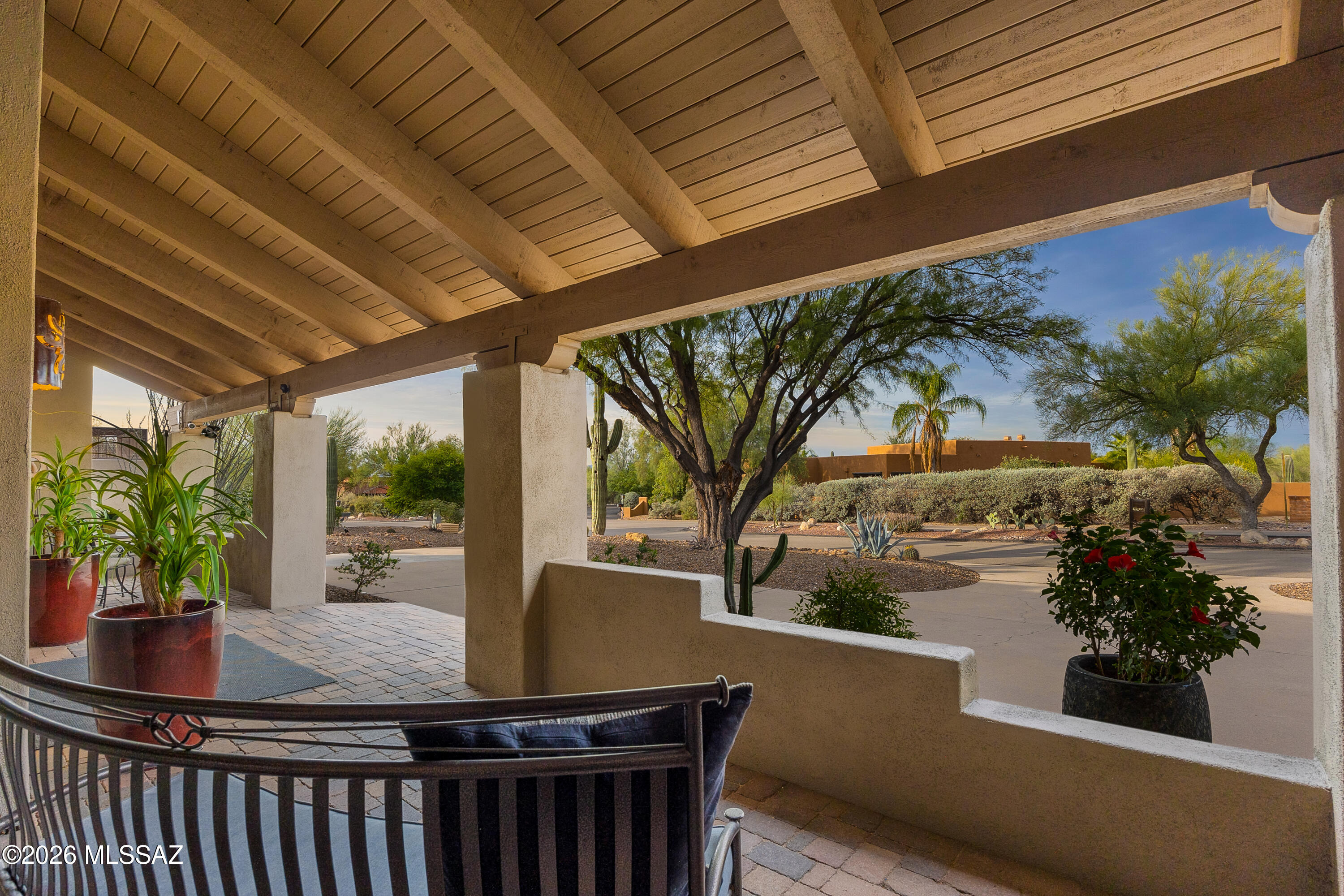 6780 N Calle Lomita