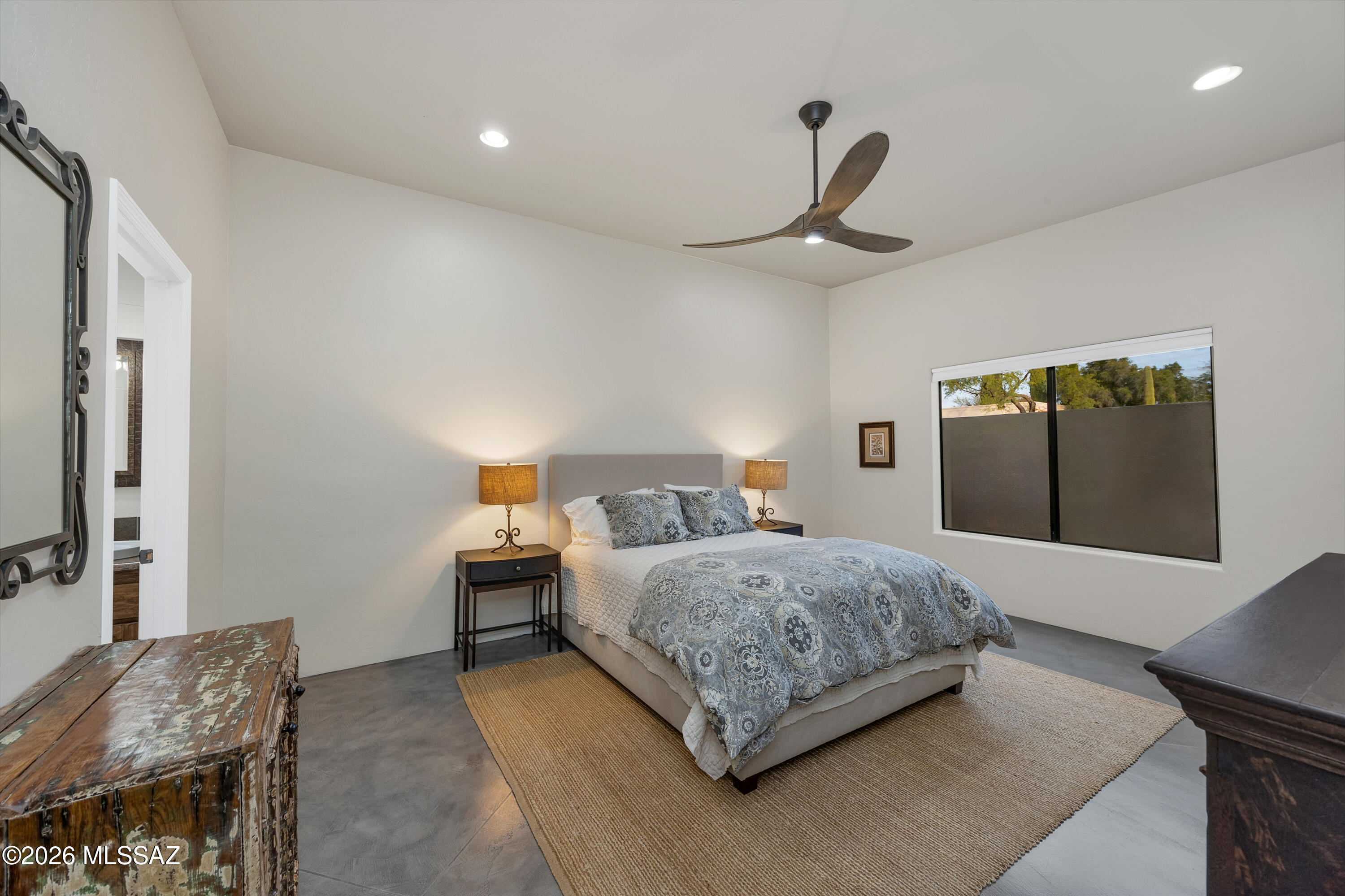 6780 N Calle Lomita