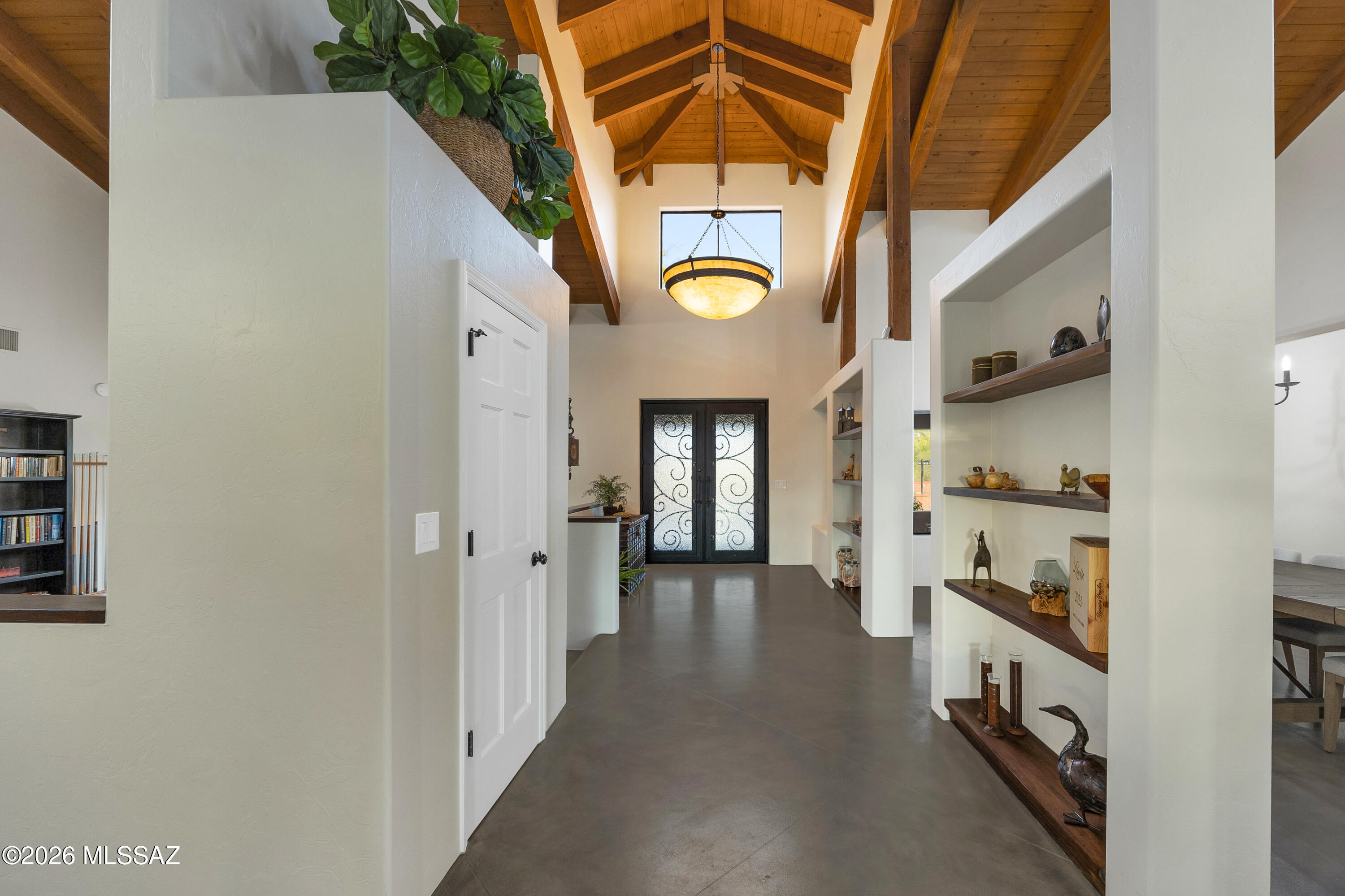 6780 N Calle Lomita