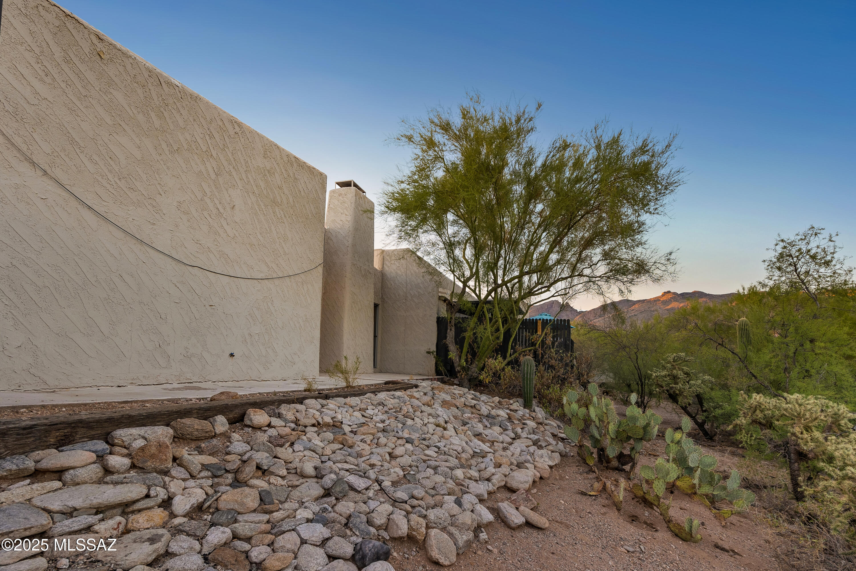 4558 E Sunrise Drive