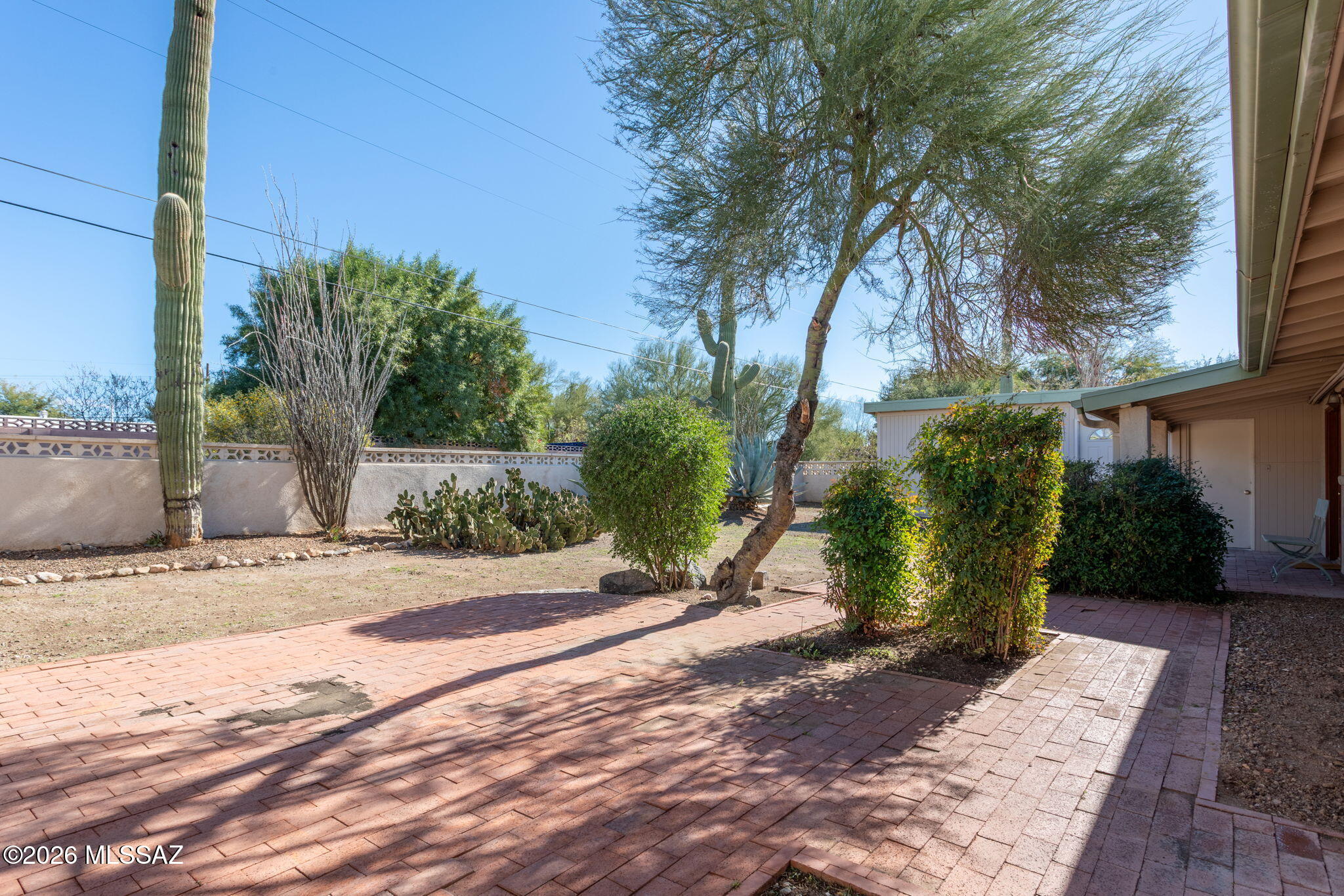 1402 N Camino Miraflores